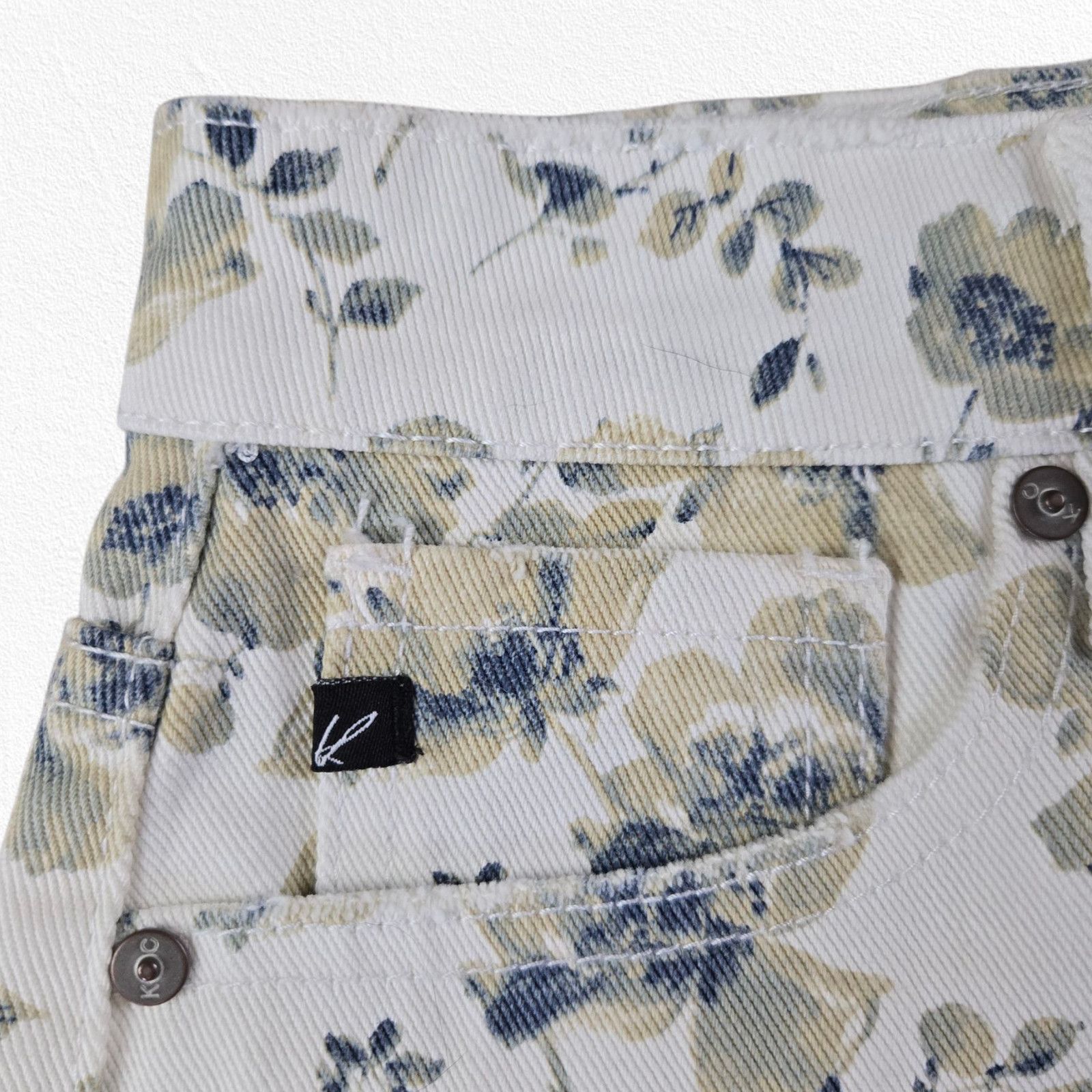 Other White Floral High Rise Distressed Denim Shorts Size Small Size 26" / US 2 / IT 38 - 4 Thumbnail