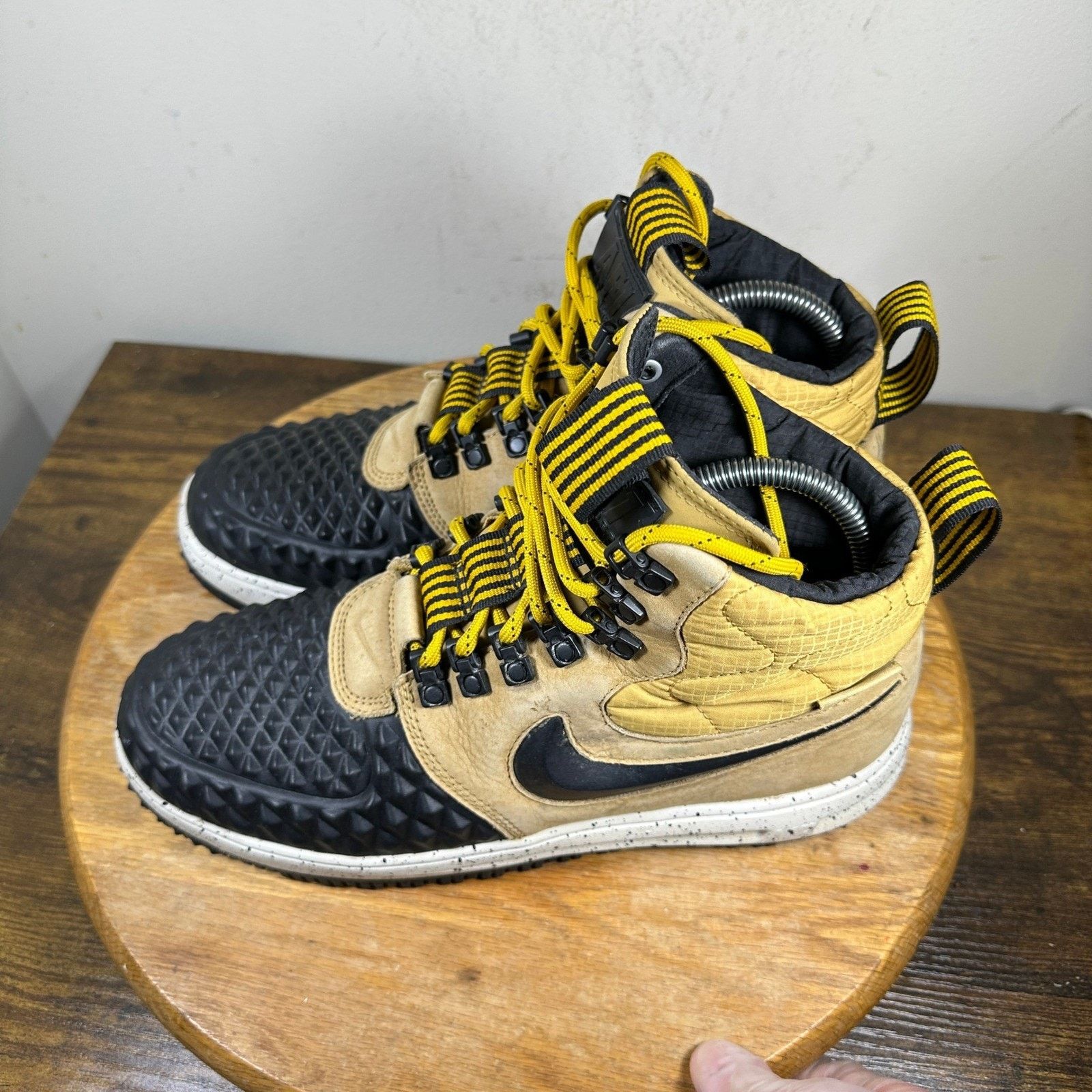 Nike Nike Lunar Force 1 Duckboot Gold Men's Size 8.5 916682-701 Size US 8.5 / EU 41-42 - 6 Thumbnail