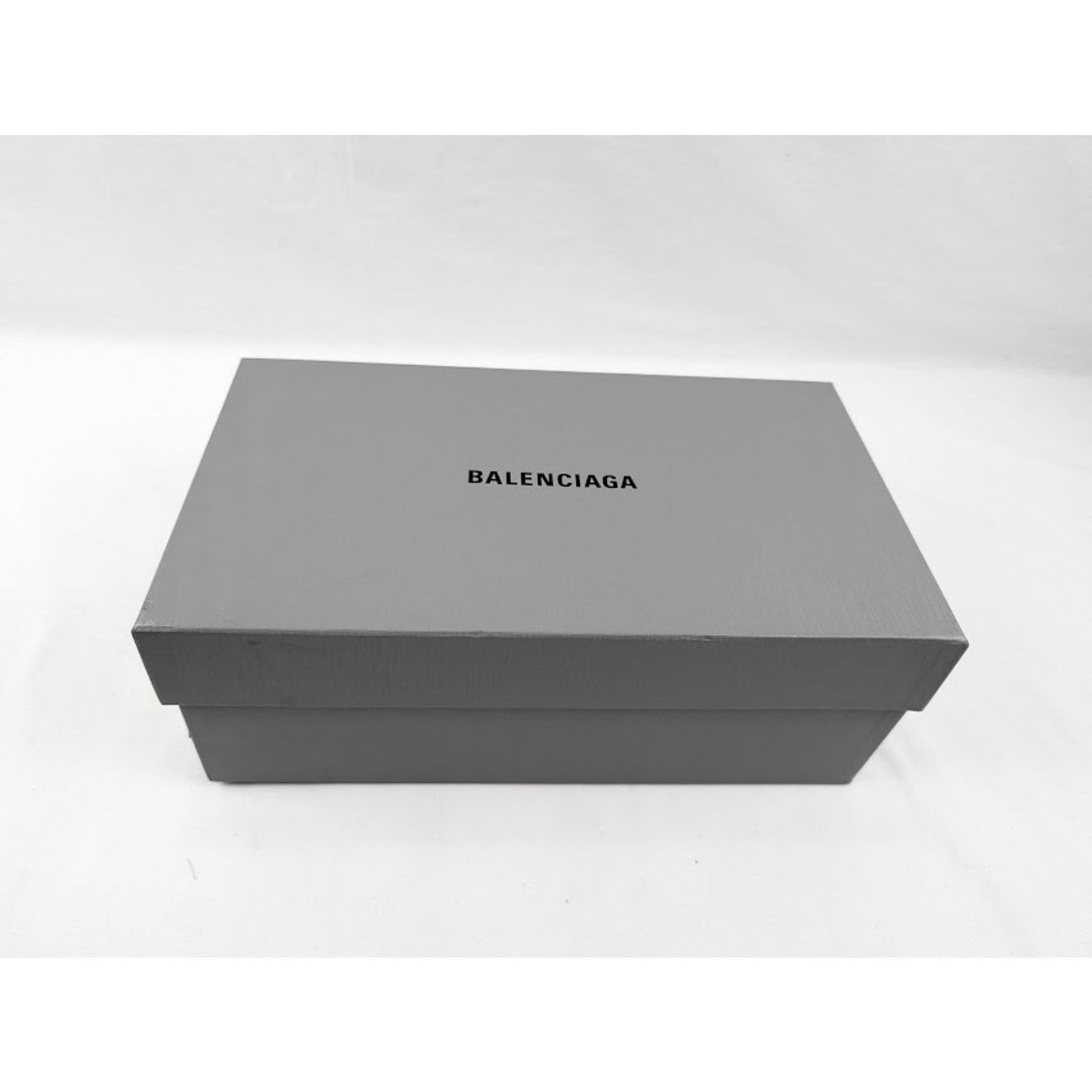 o1rshd1 Q:4 / Pool Closed Logo Slides in Black/White