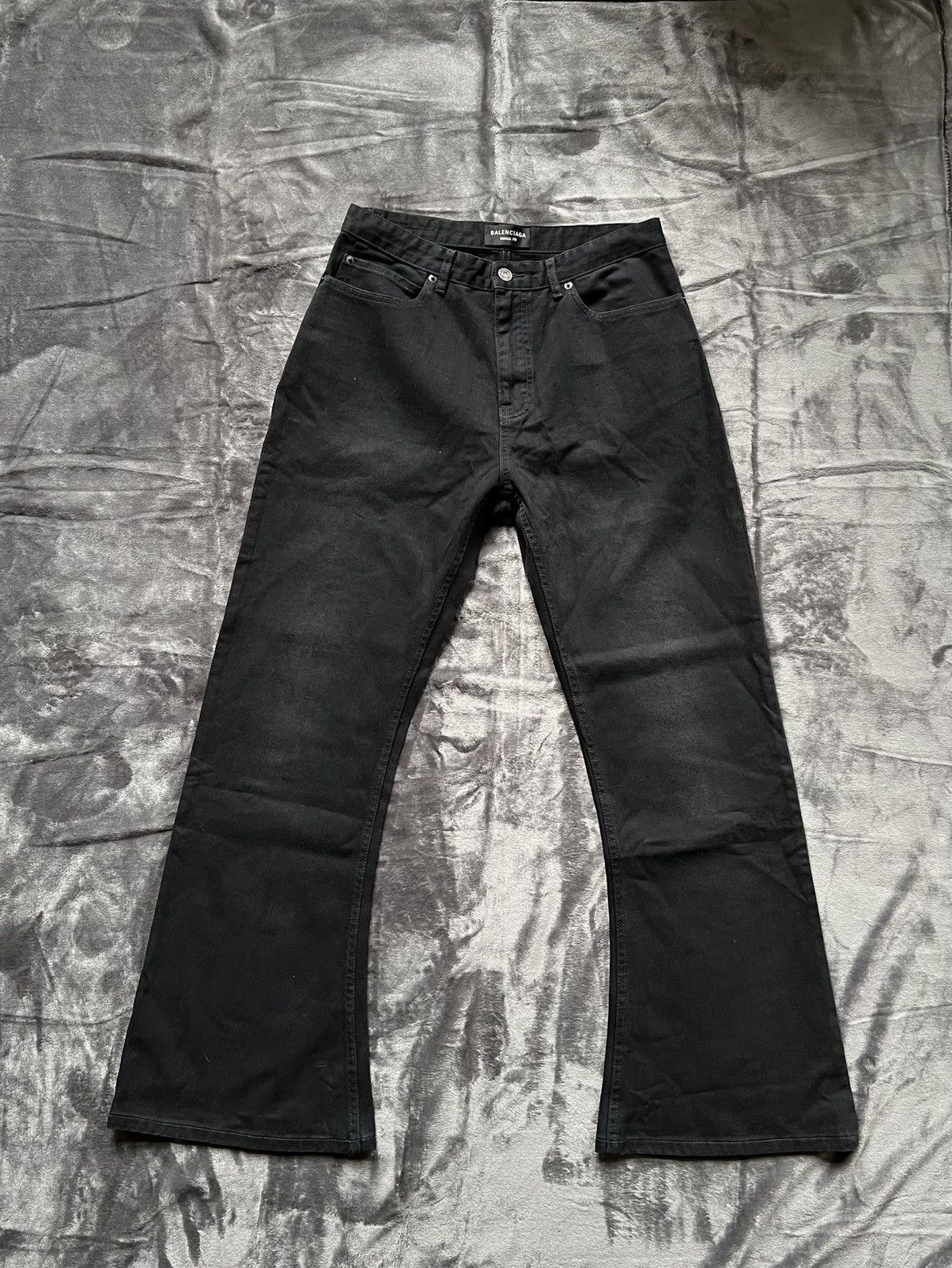 デニム・ジーパン Balenciaga Black Cotton Bootcut Jeans Bootcut Pants in Black | Balenciaga US