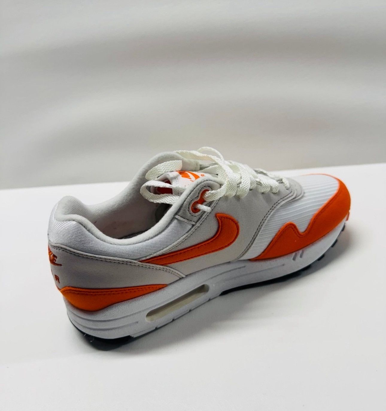 Nike Nike Air Max 1 Neutral Grey/Safety Orange Size US 10.5 / EU 43-44 - 2 Thumbnail