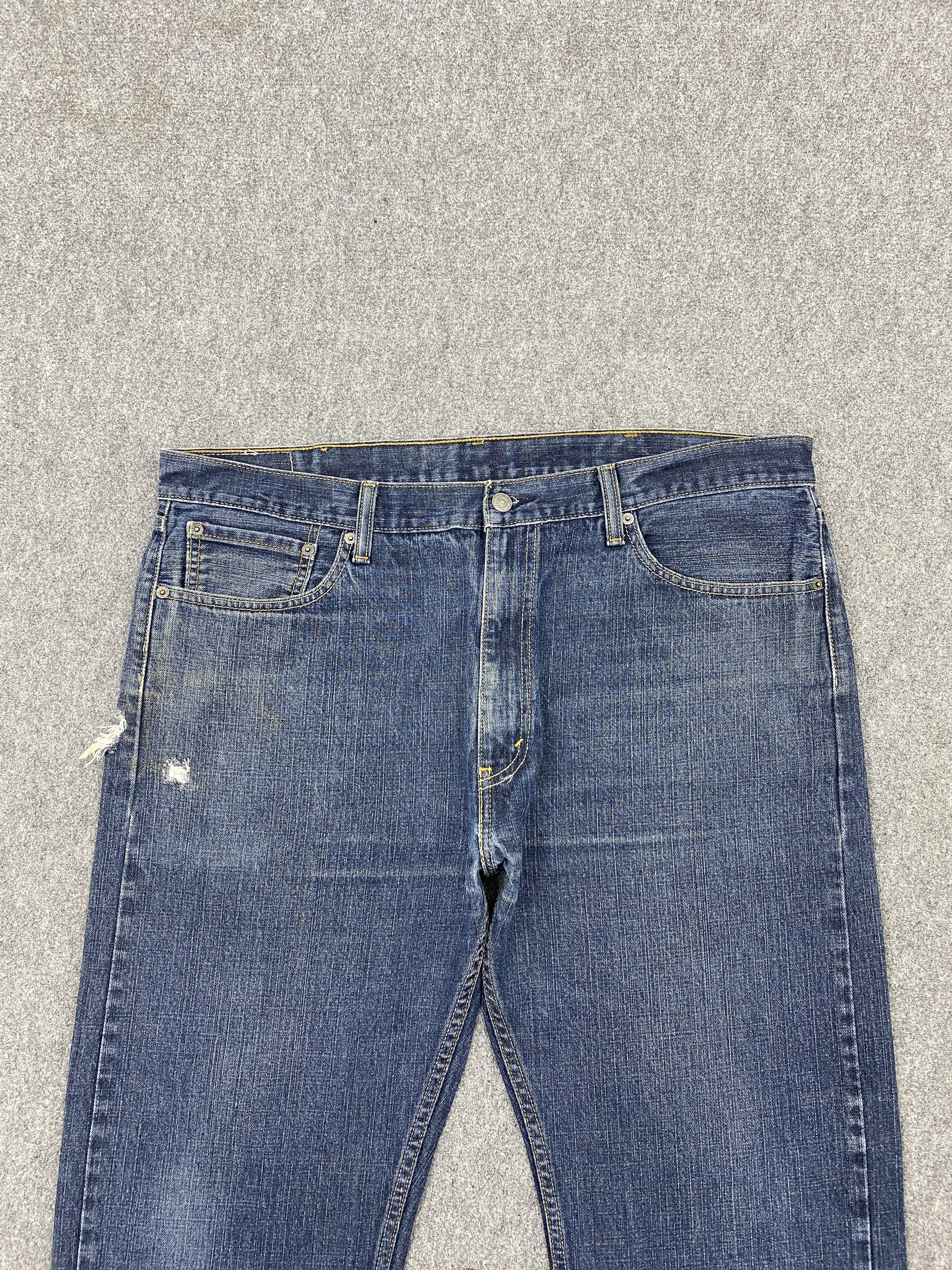 Levi's × Vintage Distressed Vintage Levi's 505 Blue Denim Jeans Size US 40 / EU 56 - 2 Thumbnail