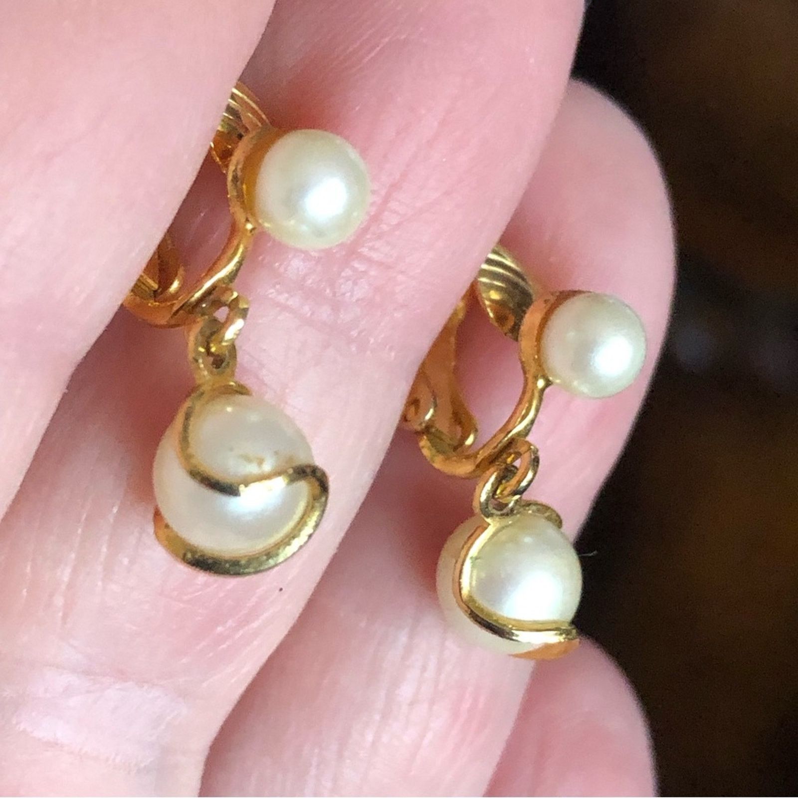 Vintage Vintage 80s faux creamy Pearl dangle clip on earrings Size ONE SIZE - 1 Thumbnail
