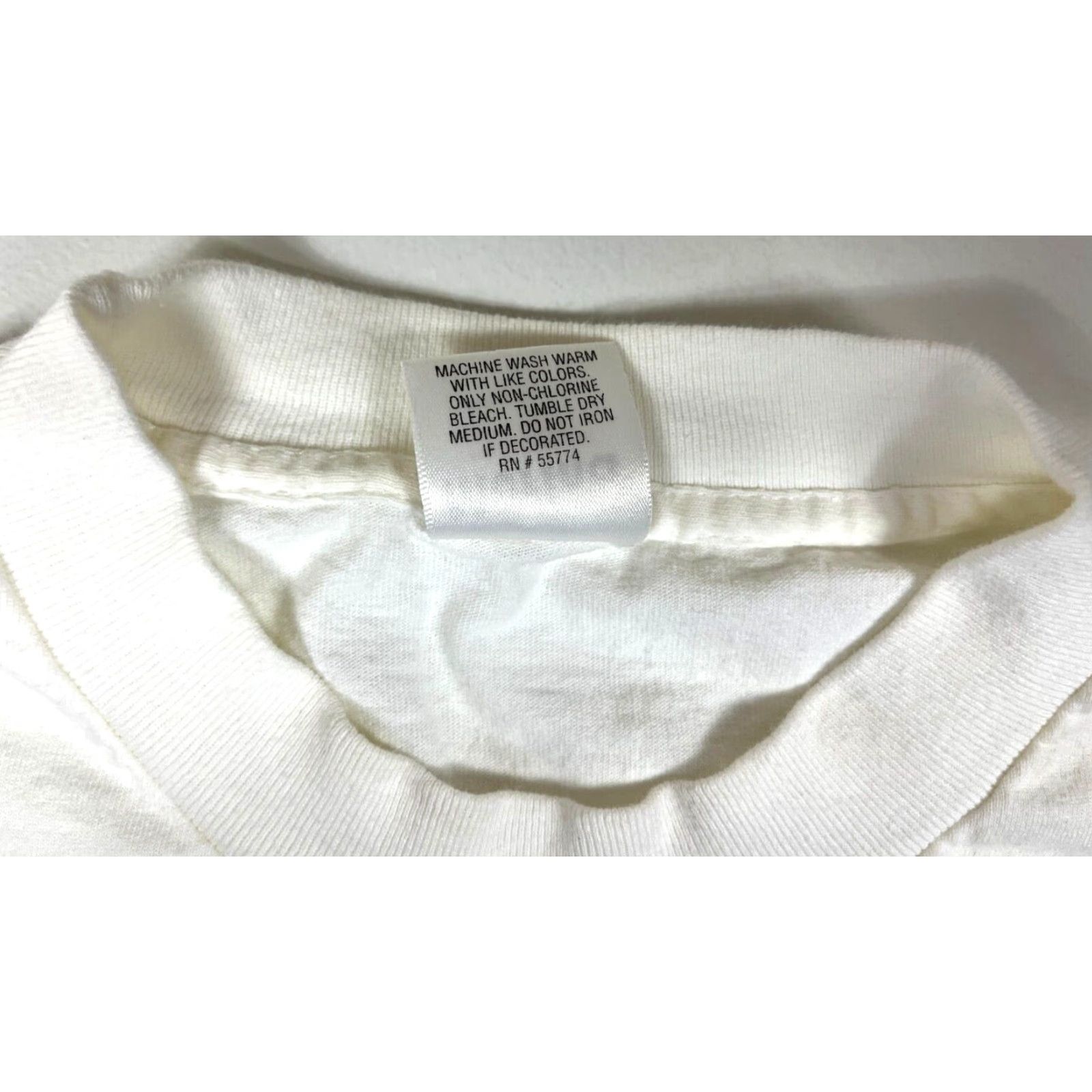 Vintage VINTAGE Murina The LaSalle Banks 5K Run Chicago T-Shirt Mens Adult Large White 1996 90s Sports Graphic Cotton Made in USA Size US L / EU 52-54 / 3 - 7 Thumbnail
