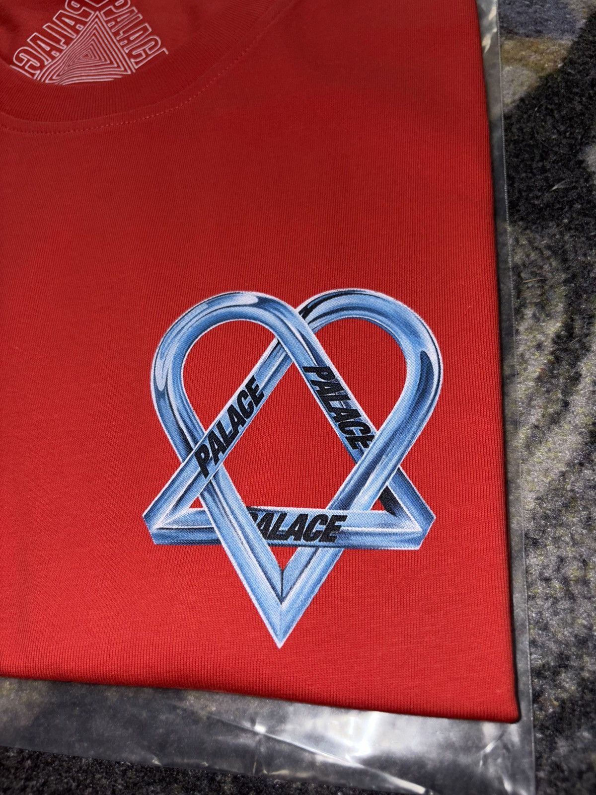 Palace Palace Tri Gram T-Shirt Red Size US L / EU 52-54 / 3 - 3 Thumbnail