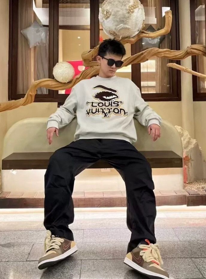 Louis Vuitton Louis Vuitton Lv 23 gray sweatshirt 2412-Nextarrow Size US XL / EU 56 / 4 - 6 Thumbnail