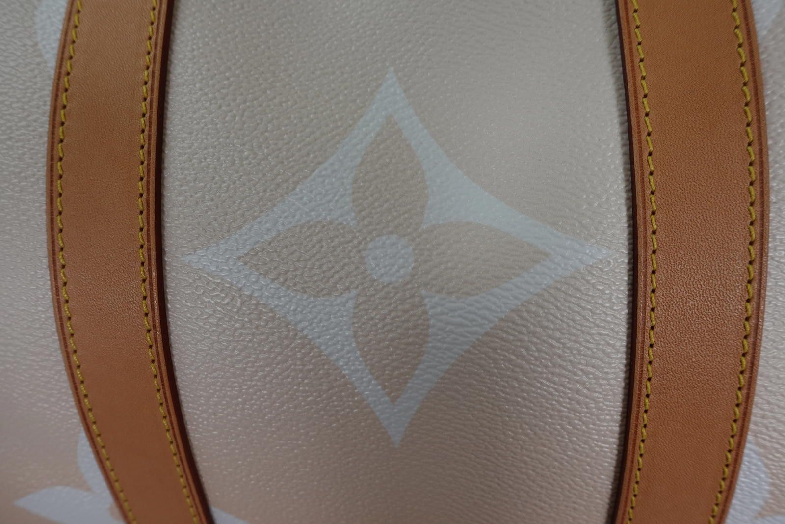 Louis Vuitton LOUIS VUITTON GIANT MONOGRAM KEEPALL 45 - BRUME Size ONE SIZE - 7 Thumbnail