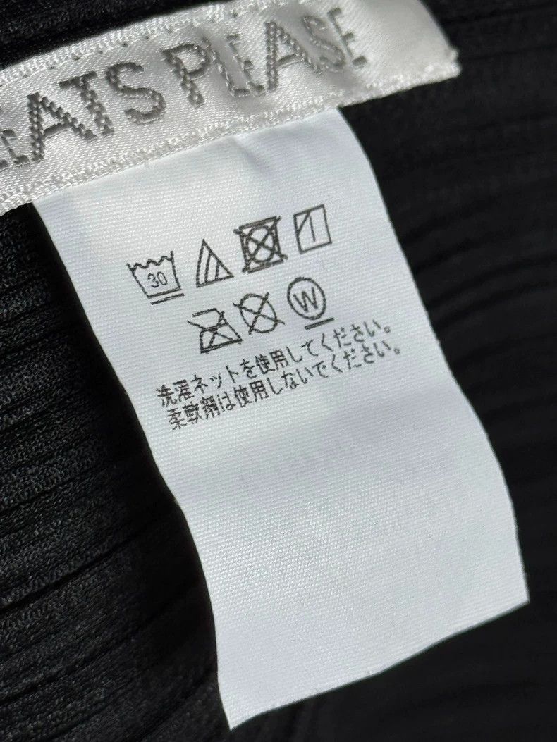 Issey Miyake Issey Miyake size:3 Black sleeveless pleated top Size S / US 4 / IT 40 - 3 Thumbnail