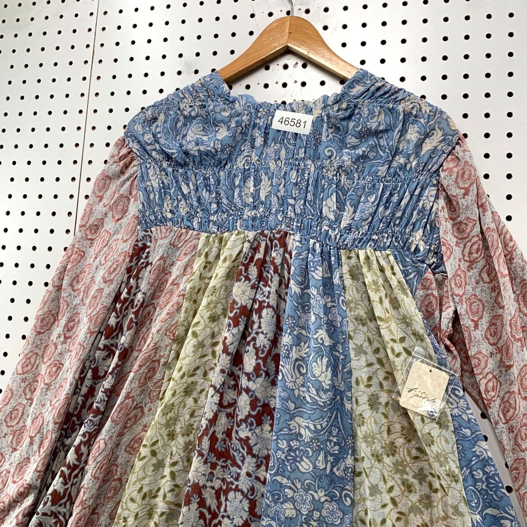 Free People Free People Merrie Mix Print Tunic Blouse Women Medium Smocked Chiffon Tunic Size M / US 6-8 / IT 42-44 - 6 Thumbnail
