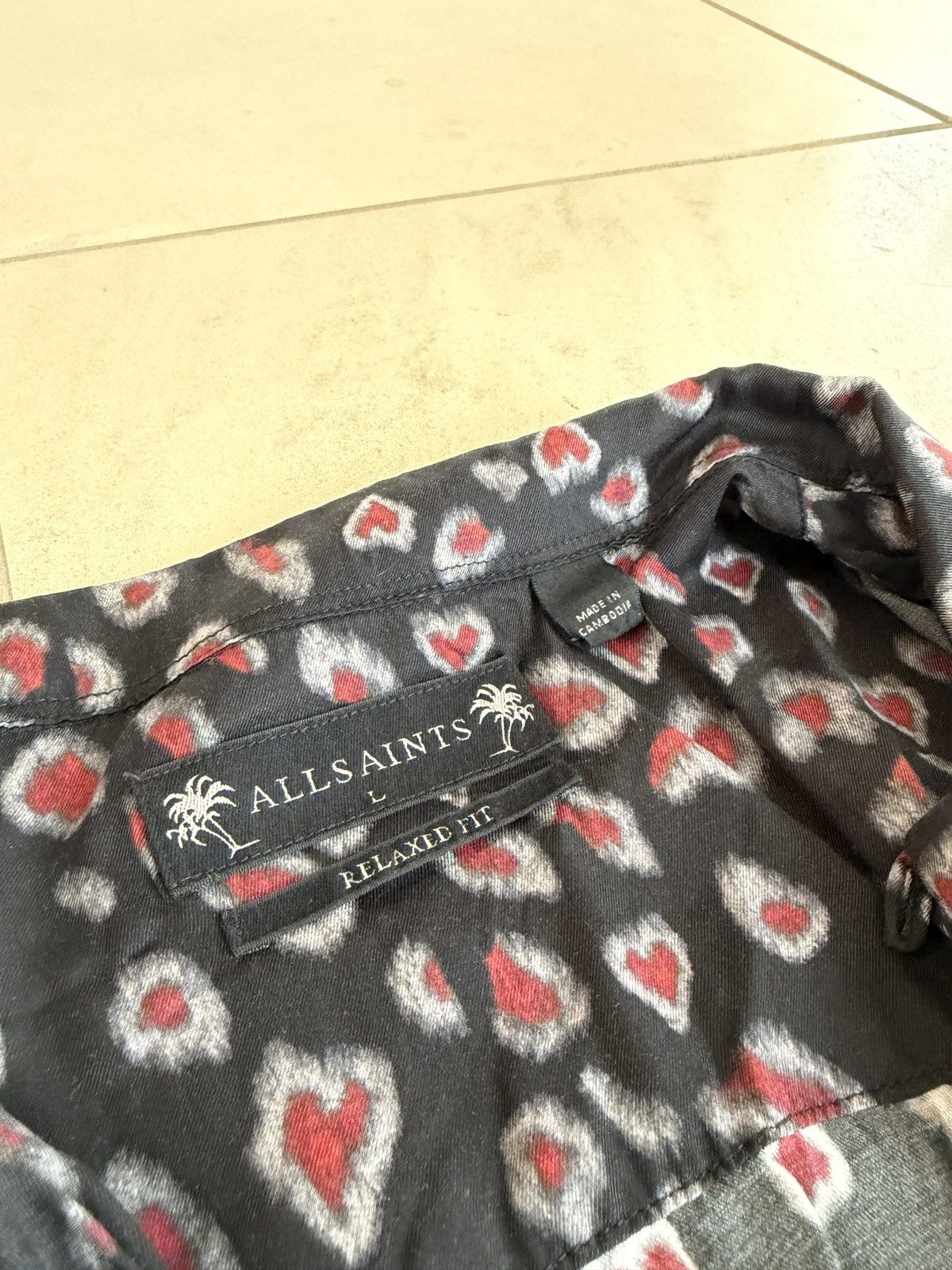 Allsaints AllSaints Heart Print Short Sleeve Button Shirt L Relaxed Size US L / EU 52-54 / 3 - 2 Thumbnail