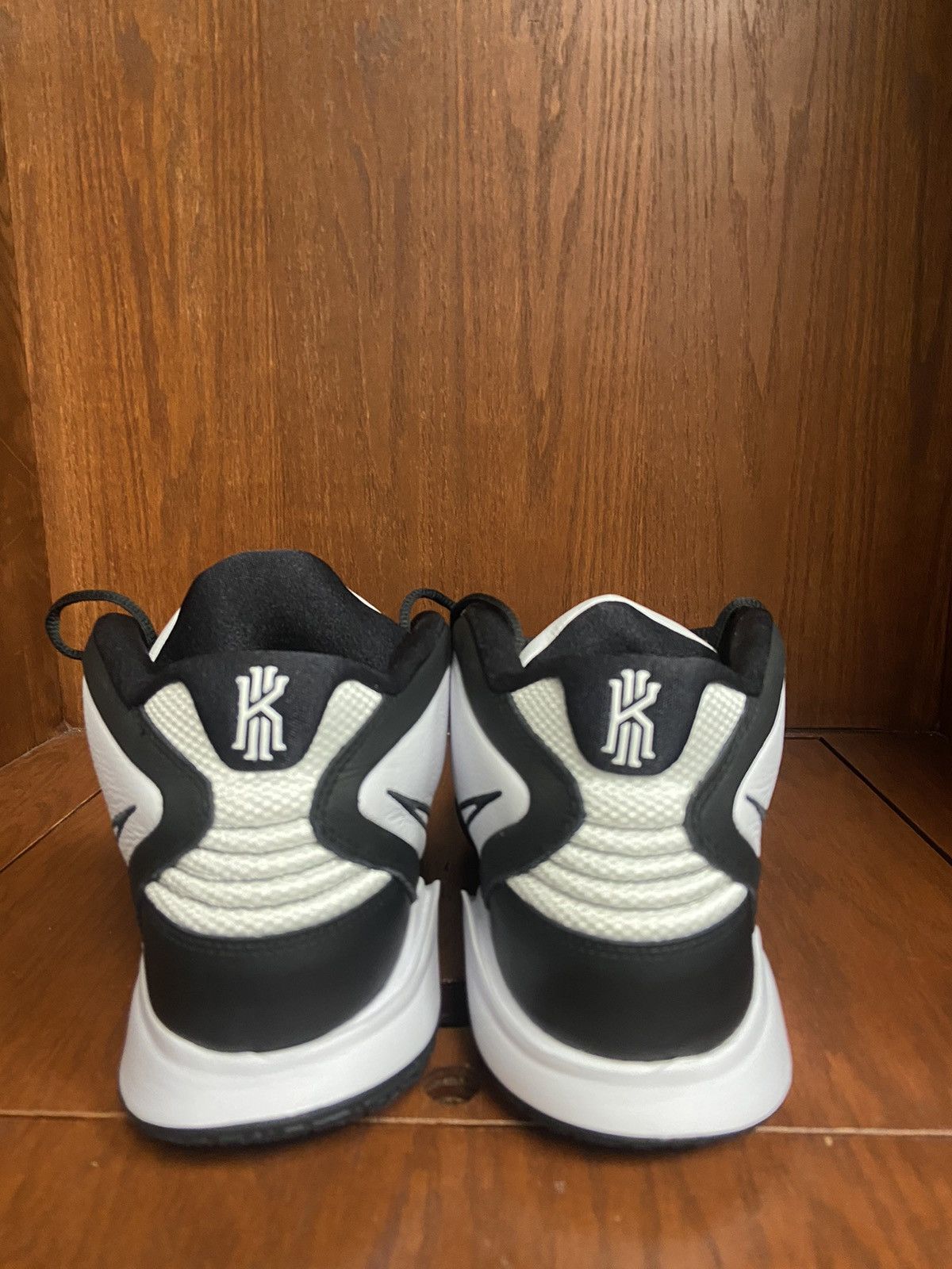 Nike Nike mens Kyrie Infinity basketball shoes Size US 15 / EU 48 - 5 Thumbnail