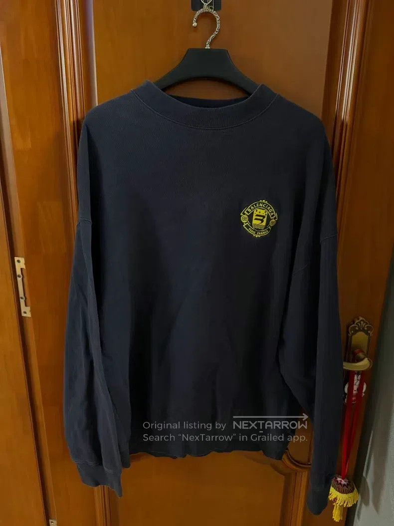 Balenciaga Balenciaga Manchester United Embroidered Logo Sweater Size US S / EU 44-46 / 1 - 1 Thumbnail