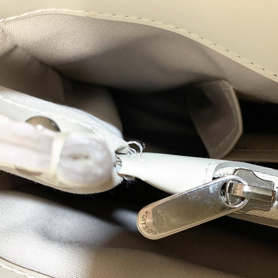 Louis Vuitton Louis Vuitton - Passy GM Handbag Leather Shoulder Bag White Size ONE SIZE - 12 Thumbnail