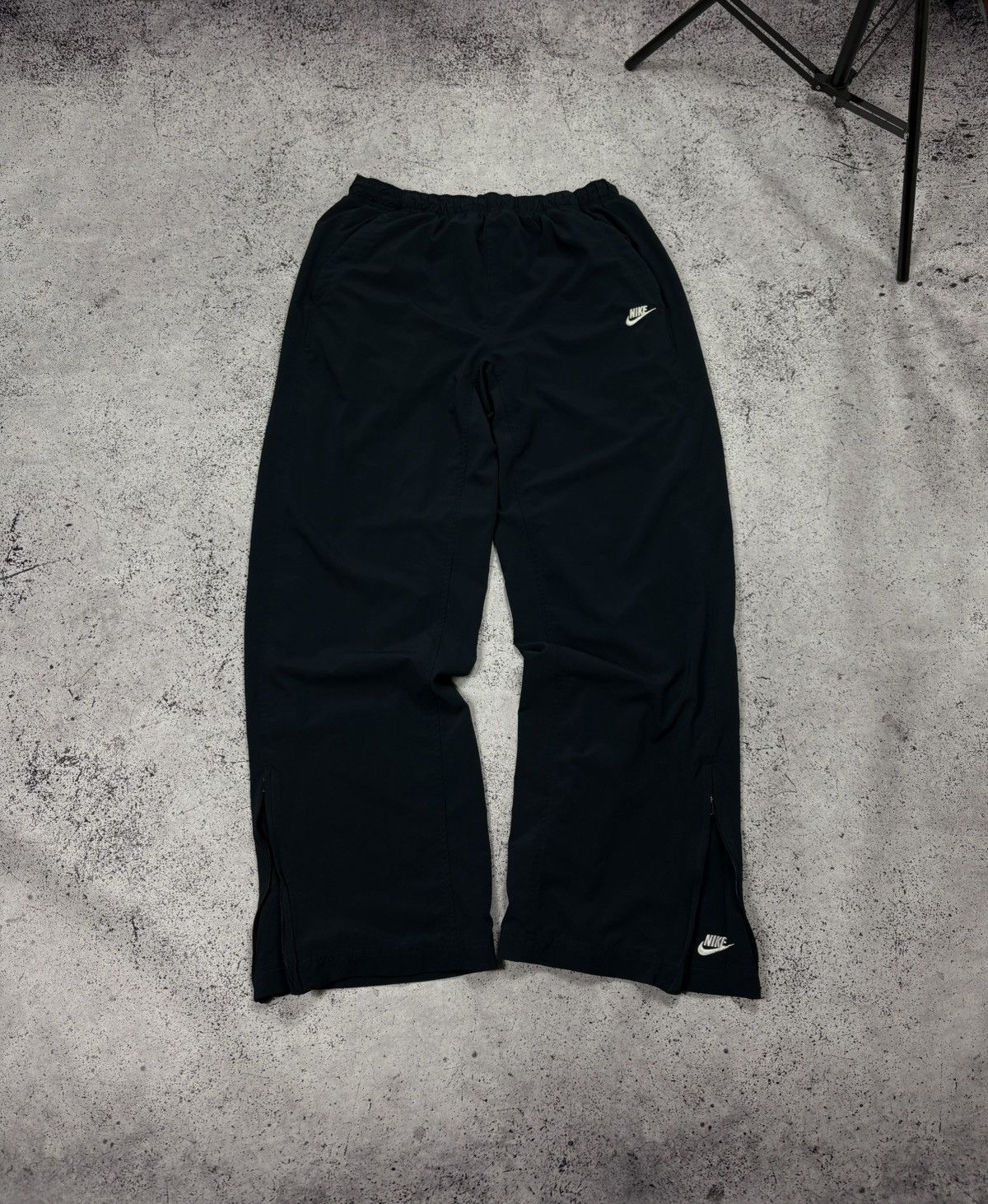 Nike Nike drill nylon sport pants , vintage logo , zip hill Size US 34 / EU 50 - 1 Thumbnail