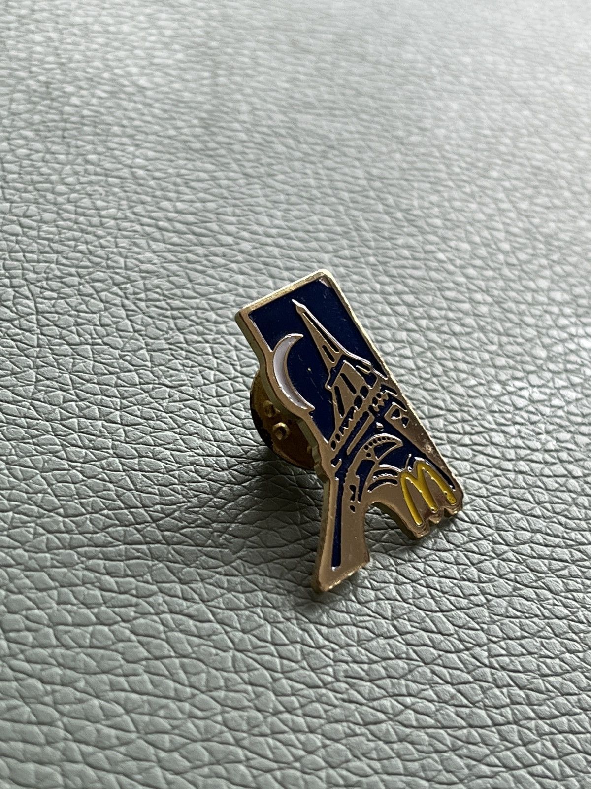 Junk Food Mc Donald’s x Paris vintage pin (90’s) Size ONE SIZE - 2 Thumbnail