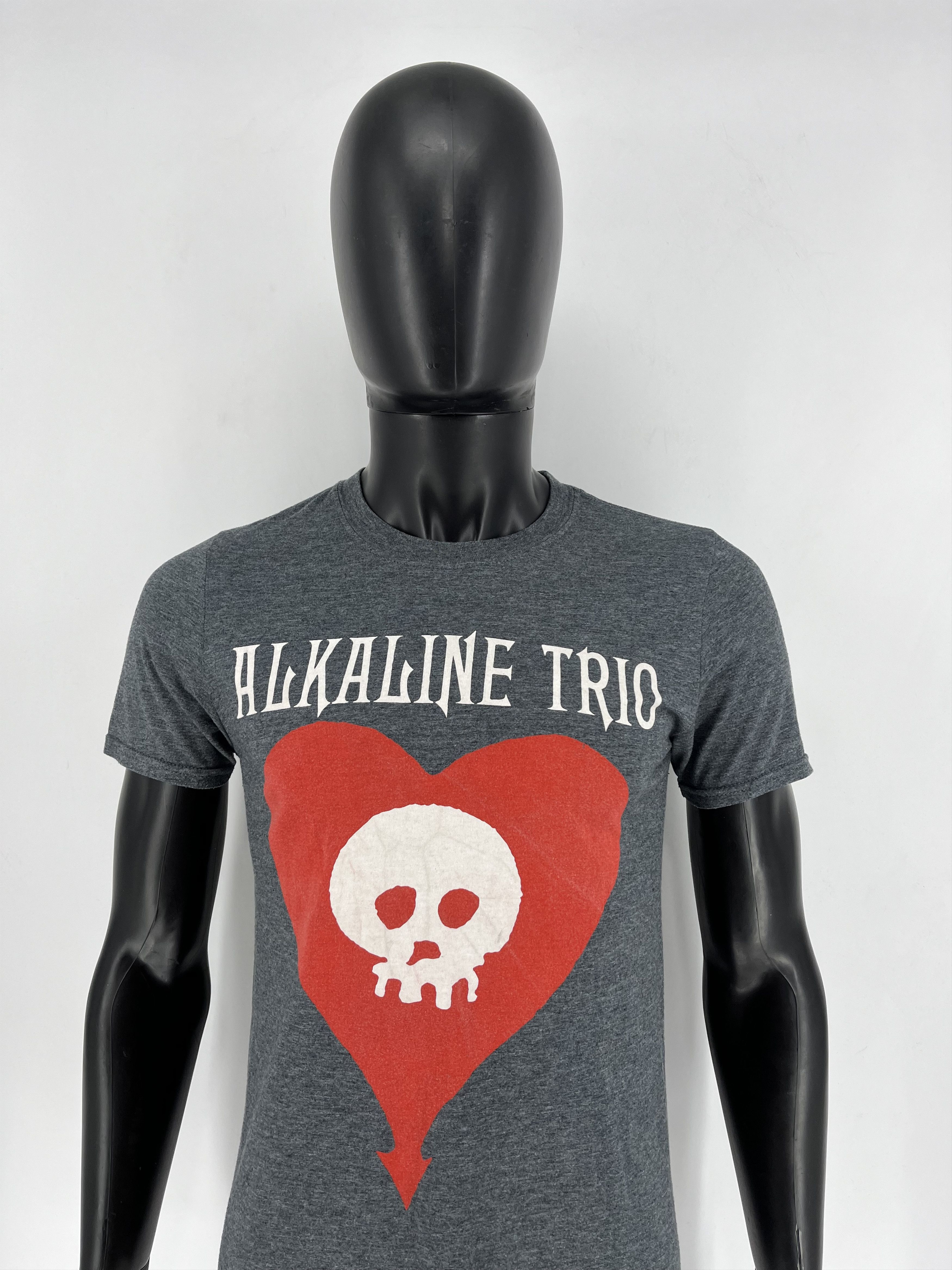 Band Tees × Vintage Vintage Alkaline Trio Classic Heartskull Tee Punk Rock Band Size US S / EU 44-46 / 1 - 1 Thumbnail