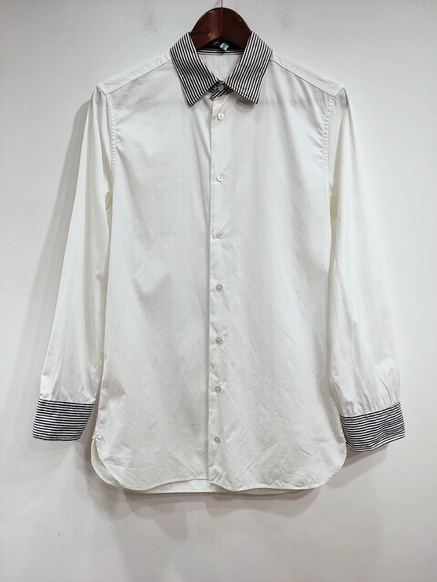 Louis Vuitton Louis Vuitton Men's Long Sleeve White Shirt K29 Size US XS / EU 42 / 0 - 1 Thumbnail