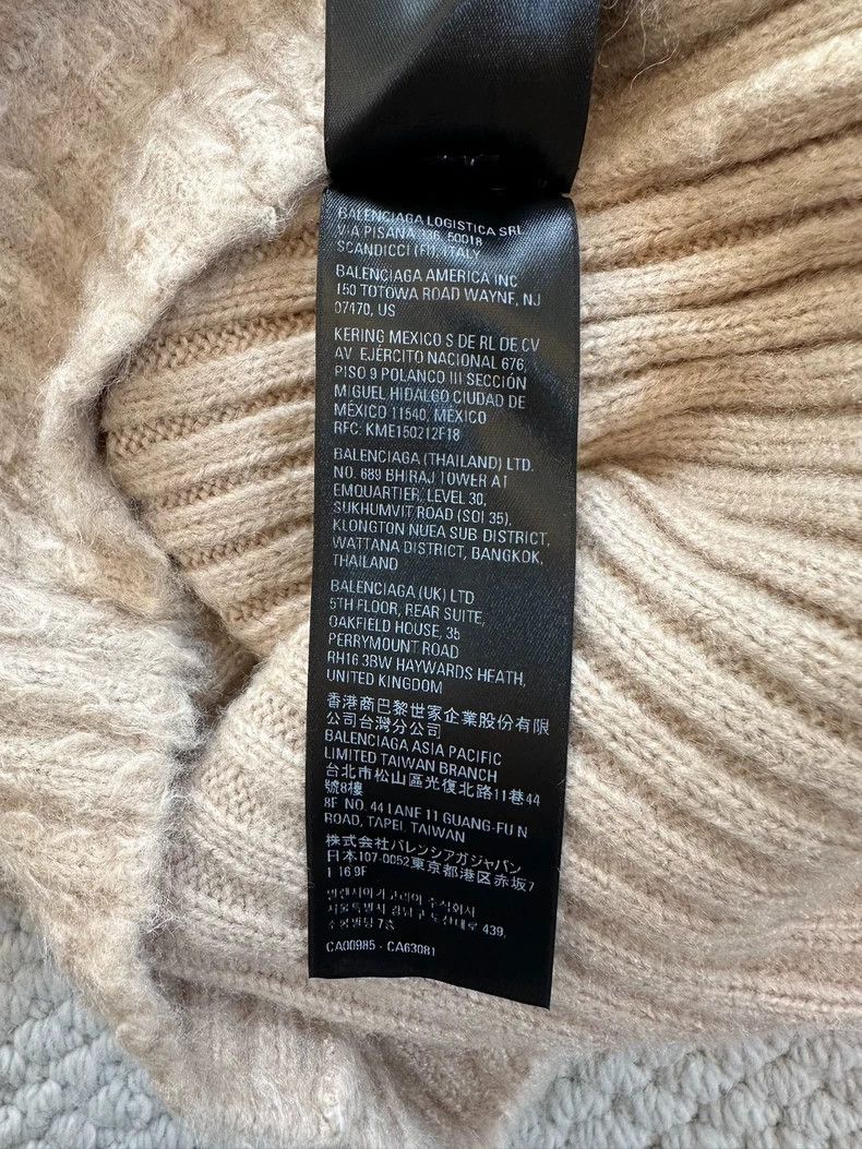 Balenciaga Balenciaga size 1 Solid V-Neck Pullover Midi Long Sleeve Sw Size S / US 4 / IT 40 - 8 Thumbnail