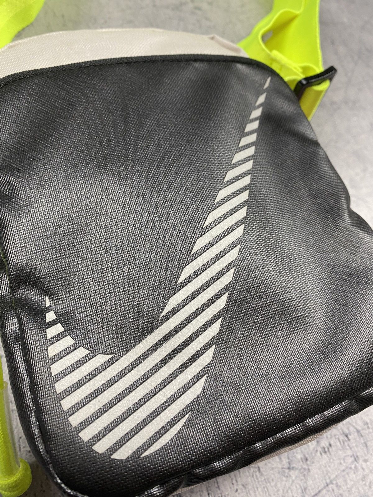 Nike Nike Sportwear Essentials Crossbody Drill Bag (1L) Size ONE SIZE - 8 Thumbnail