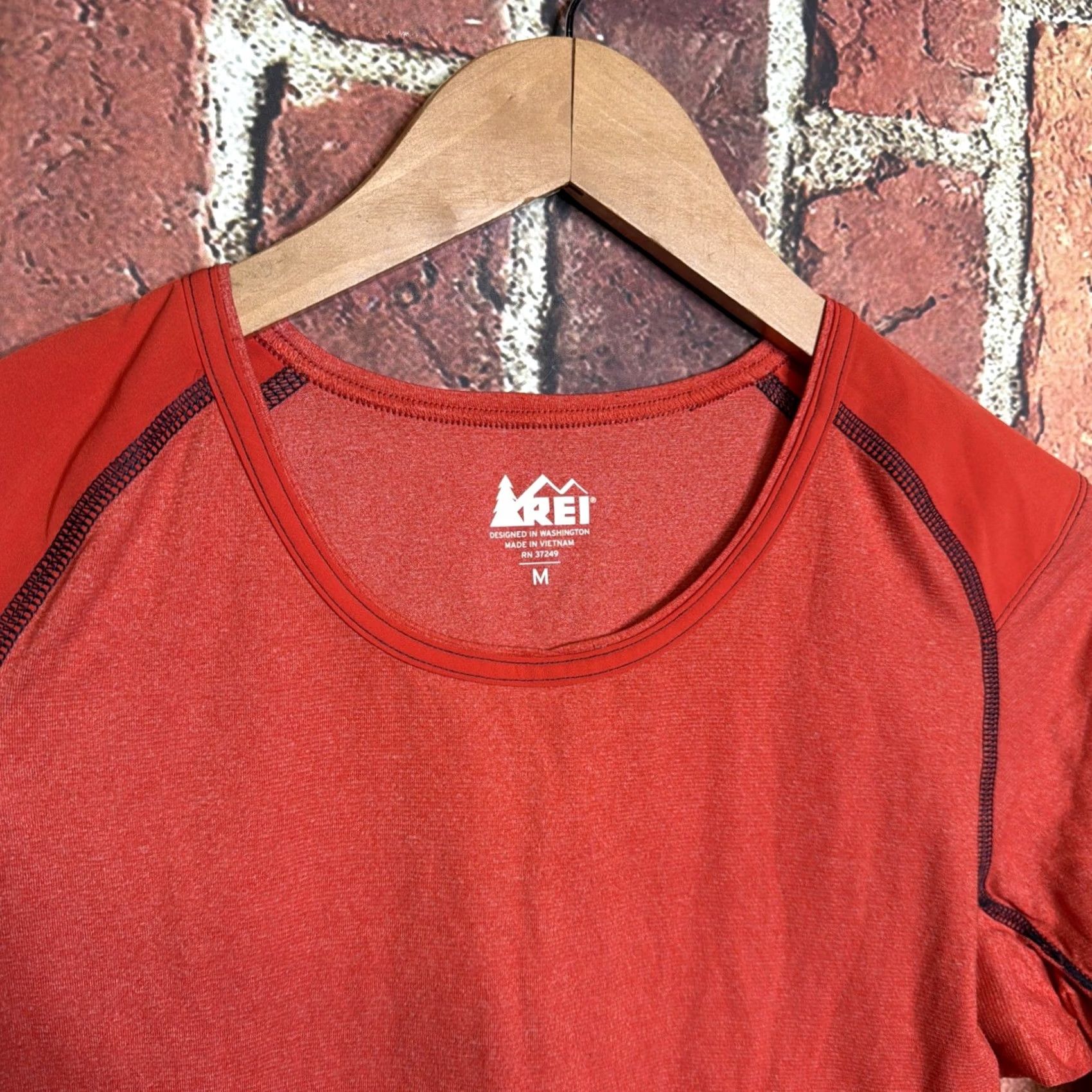 Vintage REI Red T-Shirt Women’s Medium Hiking Outdoors Size M / US 6-8 / IT 42-44 - 2 Thumbnail