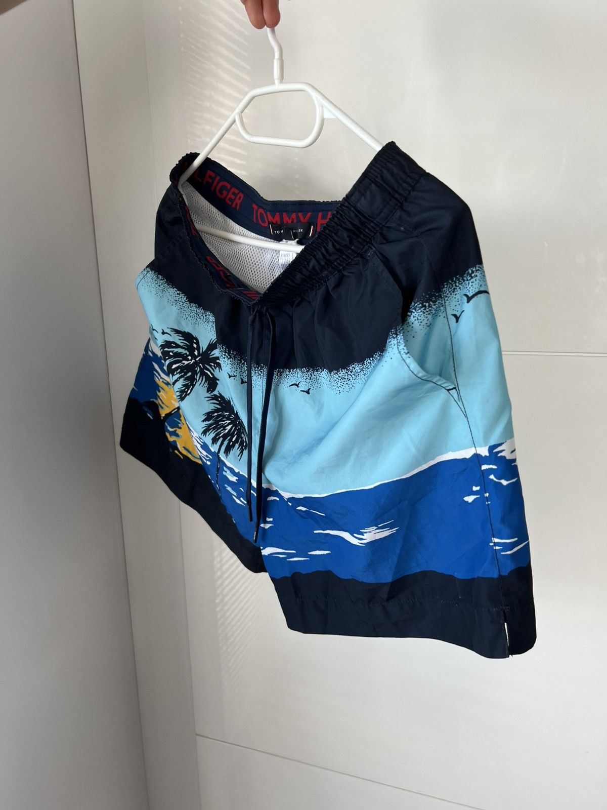 Tommy Hilfiger Tommy Hilfiger Overprinted Bahama Beach Swimming Shorts Size US 30 / EU 46 - 6 Thumbnail