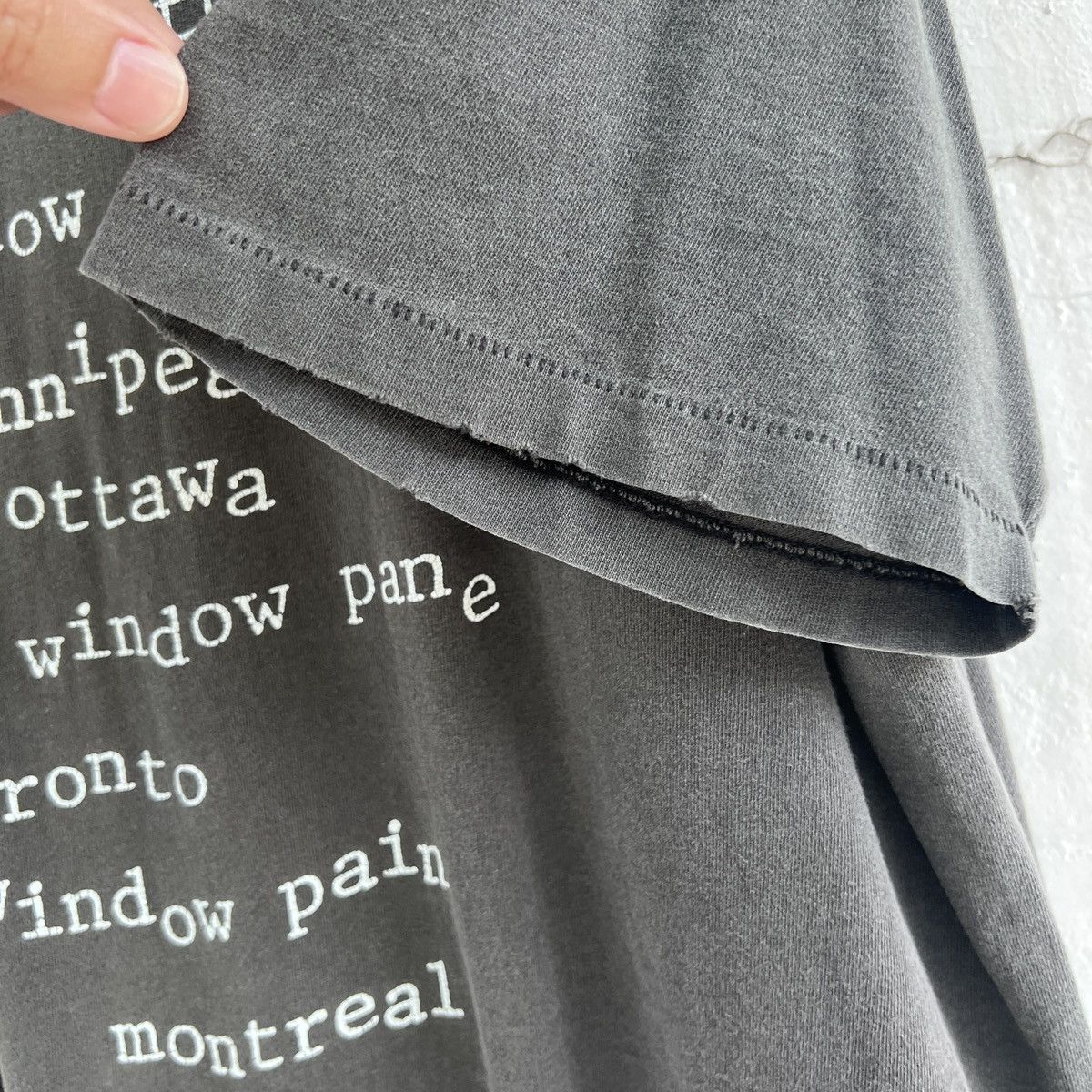 Band Tees Vintage 90s Pearl Jam Window Pain Tee XL Thrashed Sun Faded Size US XL / EU 56 / 4 - 9 Thumbnail