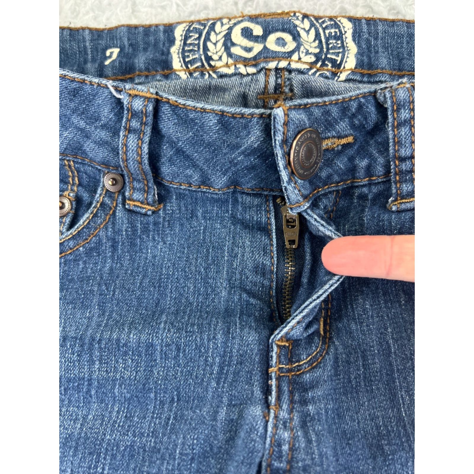 Vintage VINTAGE American Heritage Women's Jeans Bootcut Low Rise 7 Blue Denim Stretch Distressed 30-inch Inseam Size 28" / US 6 / IT 42 - 5 Thumbnail