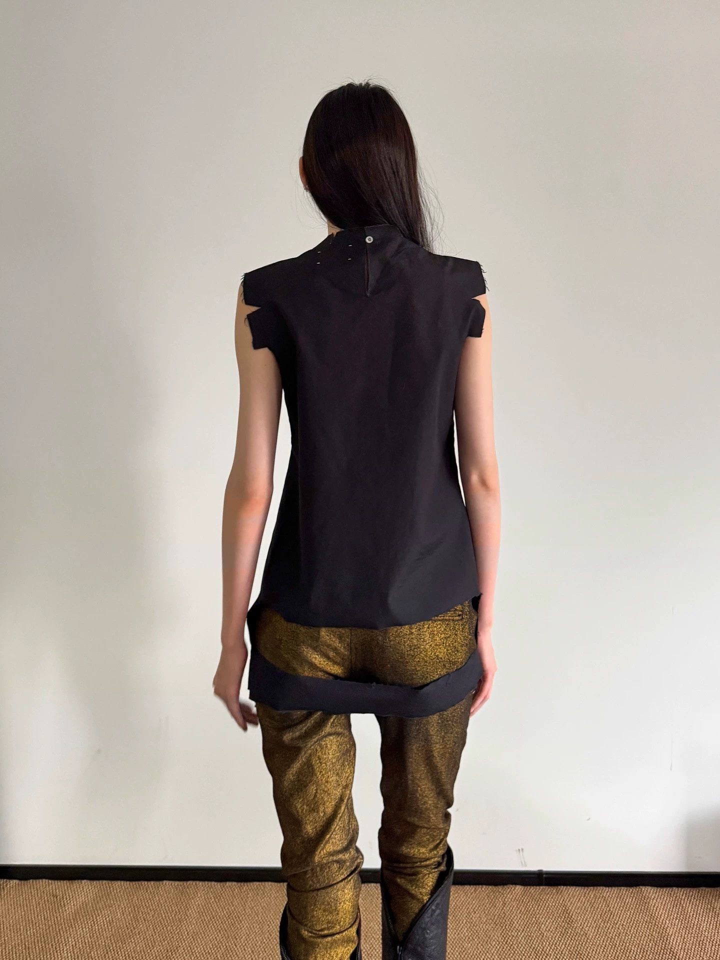 Maison Margiela Maison Margiela White Label Cut Sleeveless Top Size S Size S / US 4 / IT 40 - 8 Thumbnail
