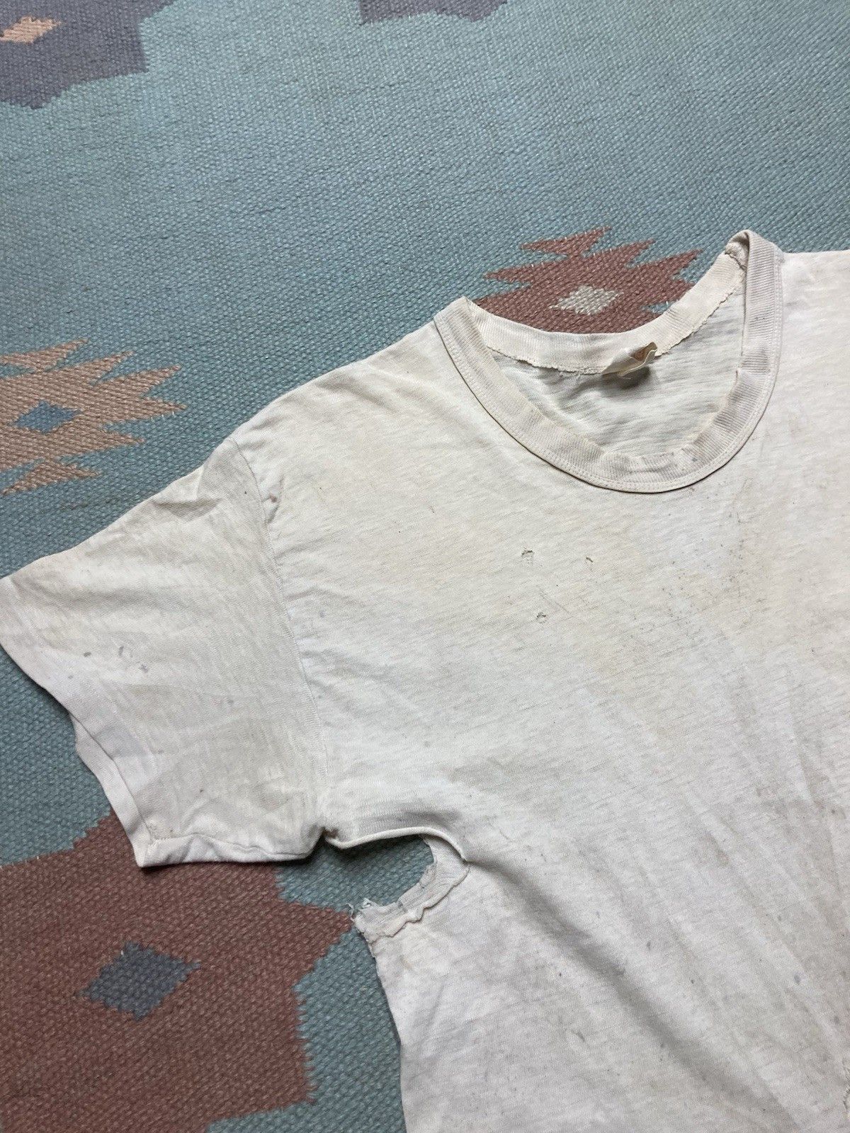 Vintage 60s blank white t shirt Hanes distressed thrashed medium Size US M / EU 48-50 / 2 - 8 Thumbnail