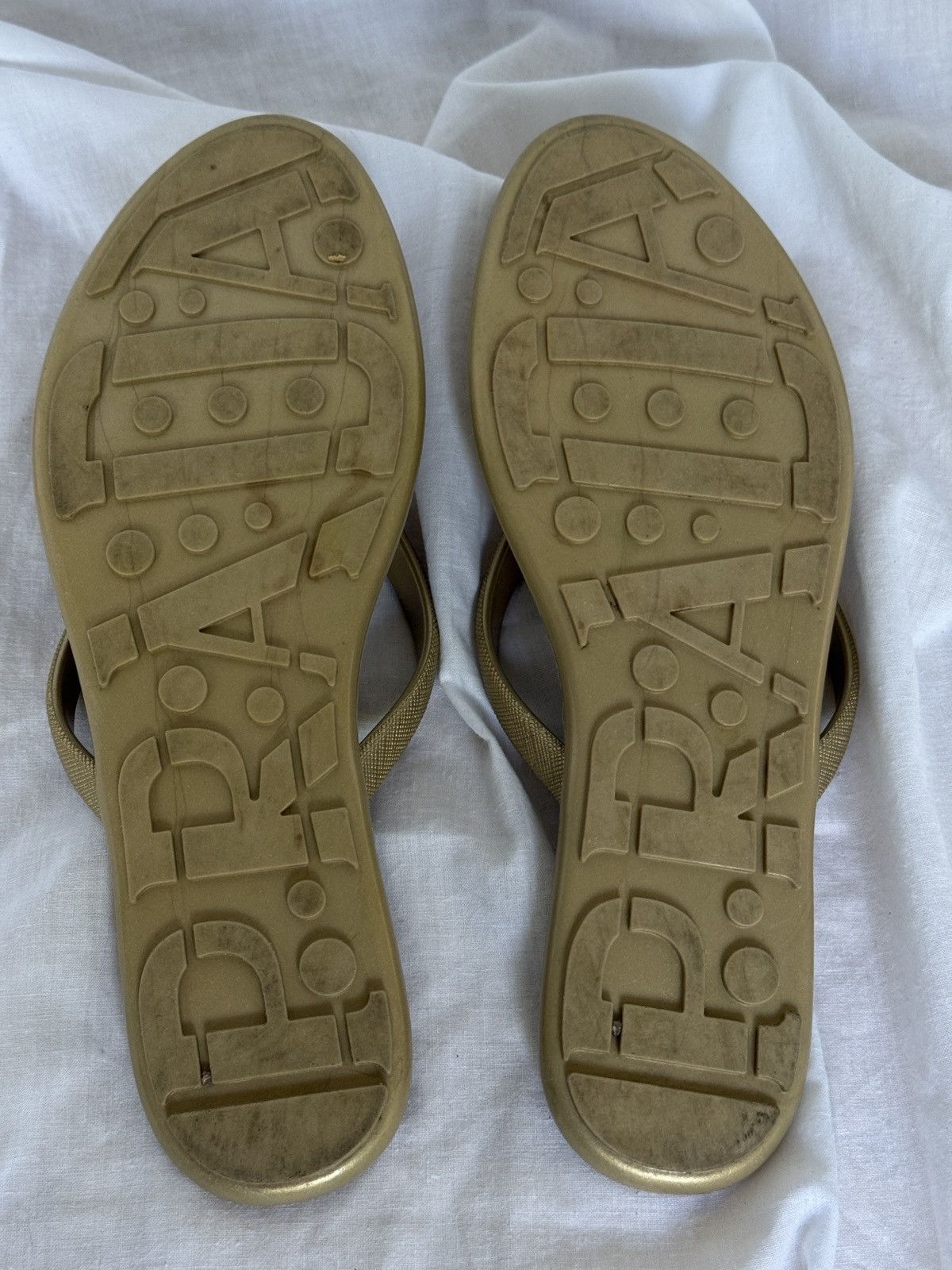 Prada Prada Rubber Gold Metal Logo Flip Flops Thongs Sandals Size US 8 / IT 38 - 6 Thumbnail
