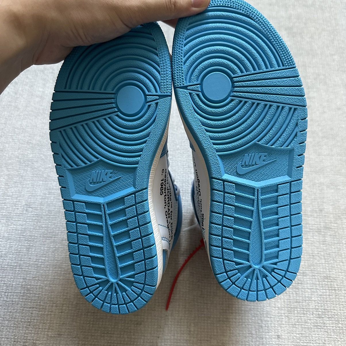 Jordan Brand × Off-White × Virgil Abloh Jordan 1 Retro High Off-White University Blue Size US 7 / IT 37 - 7 Thumbnail
