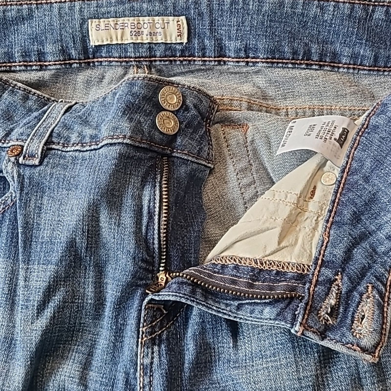 Levi's Women's 8 Levi's jeans slender boot cut 526 medium wash Size 30" / US 8 / IT 44 - 3 Thumbnail