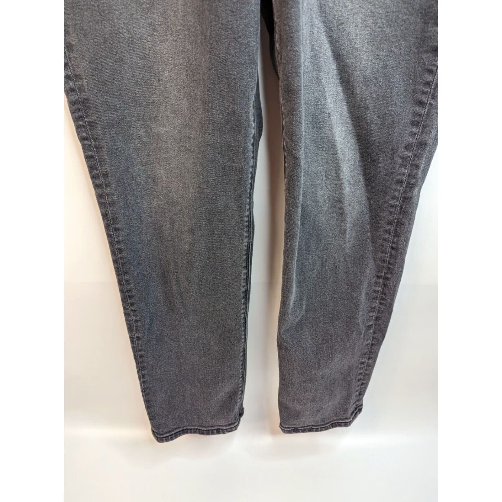 American Eagle Outfitters American Eagle Outfitters Jeans Mom Jean Denim Black Size 10 Stretch 32in Inseam 27in Waist 32in 5-Pocket XS? Size 32" / US 10 / IT 46 - 3 Thumbnail