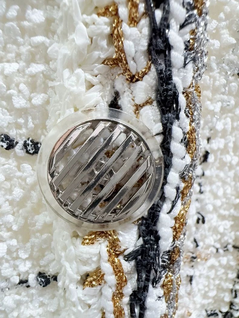Chanel Chanel White current robot jacket 2503-Nextarrow Size XS / US 0-2 / IT 36-38 - 3 Thumbnail
