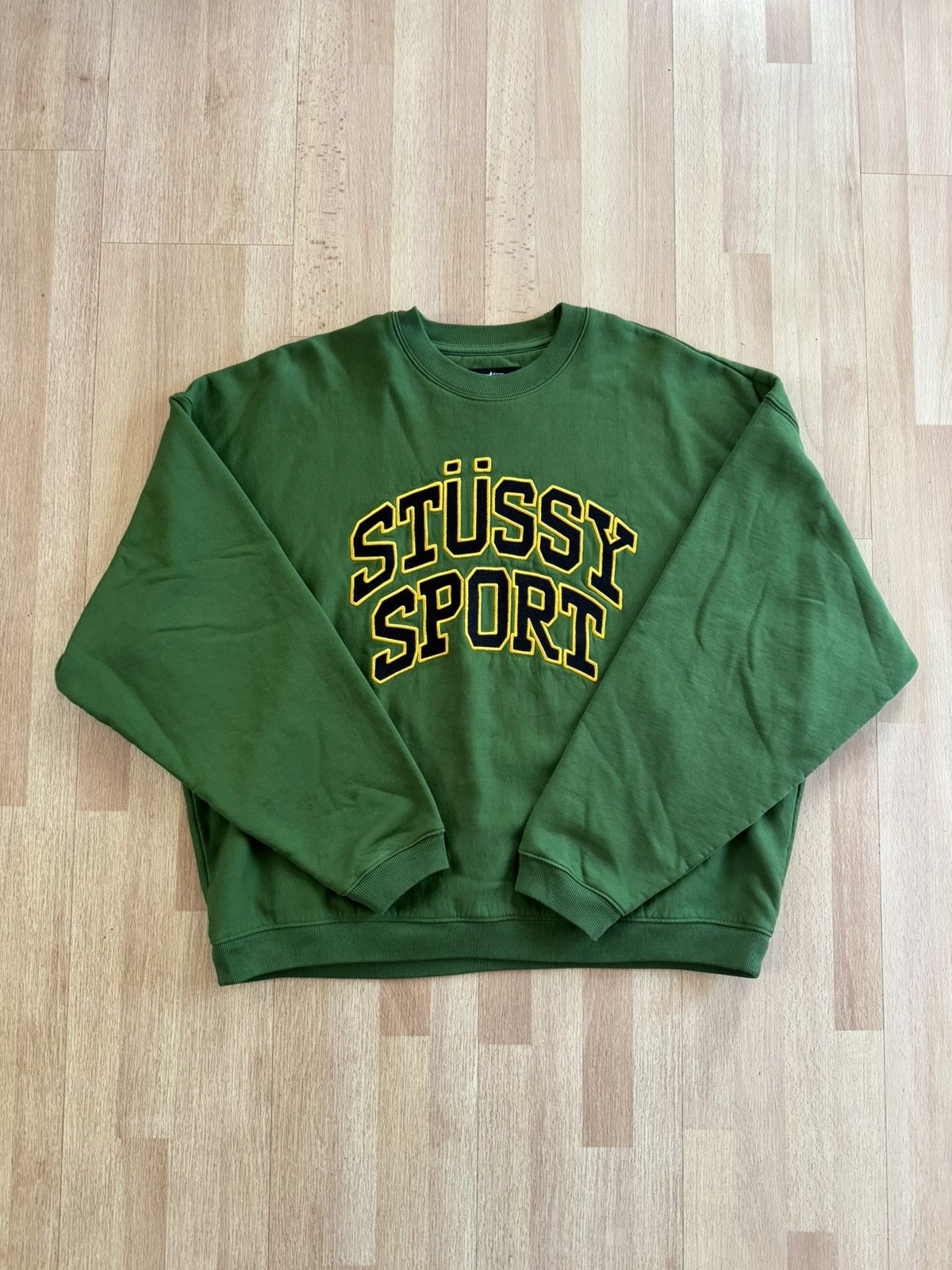 image of Stussy Relaxed Oversized Crew Neck Sweatshirt in Green, Men's (Size Medium)