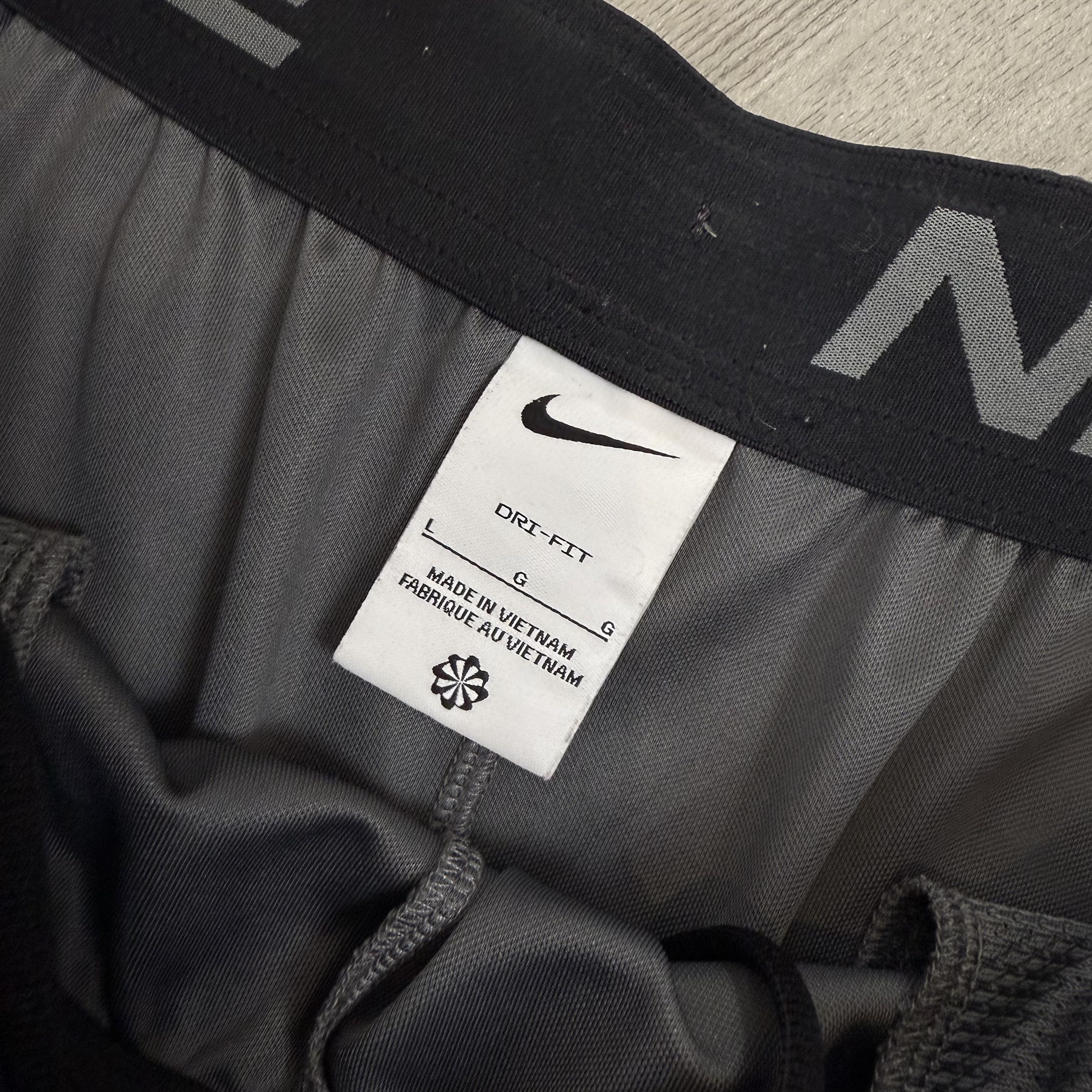 Nike Nike Dri-Fit Grey Shorts Size US 34 / EU 50 - 8 Thumbnail