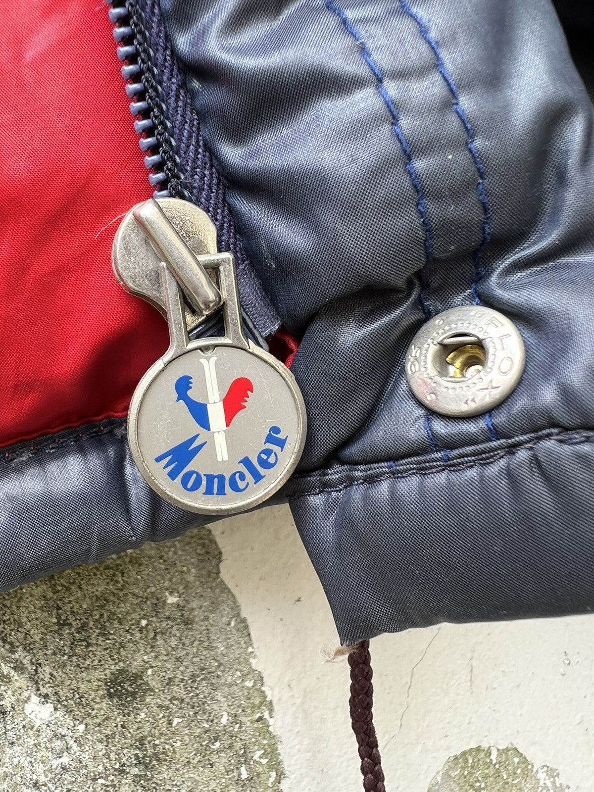 Moncler × Vintage Vintage Moncler Grenoble Sun Faded Black Down Puffer Jacket Size US L / EU 52-54 / 3 - 19 Thumbnail
