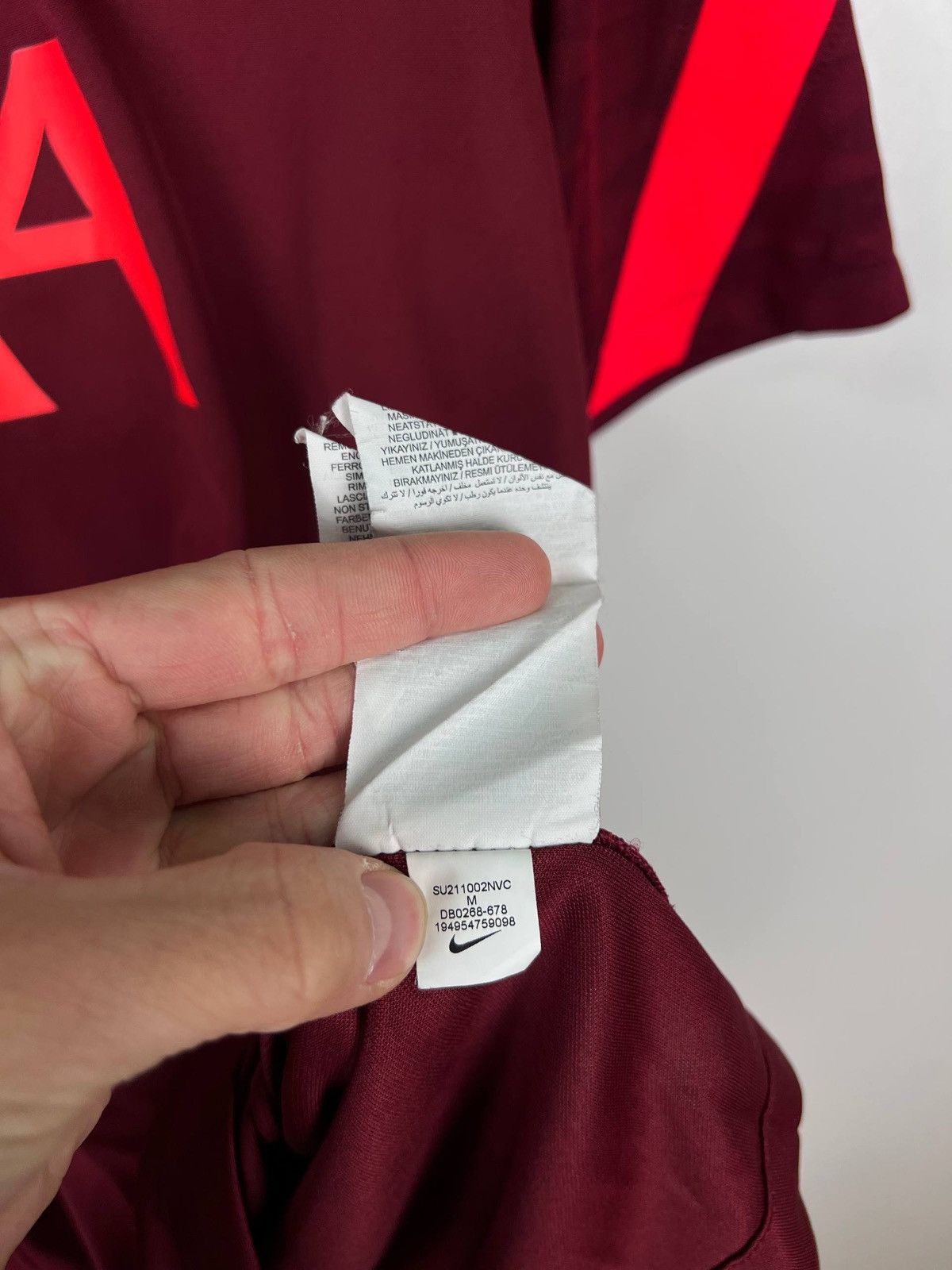 Nike Liverpool Nike jersey t-shirts size M Size US M / EU 48-50 / 2 - 3 Thumbnail