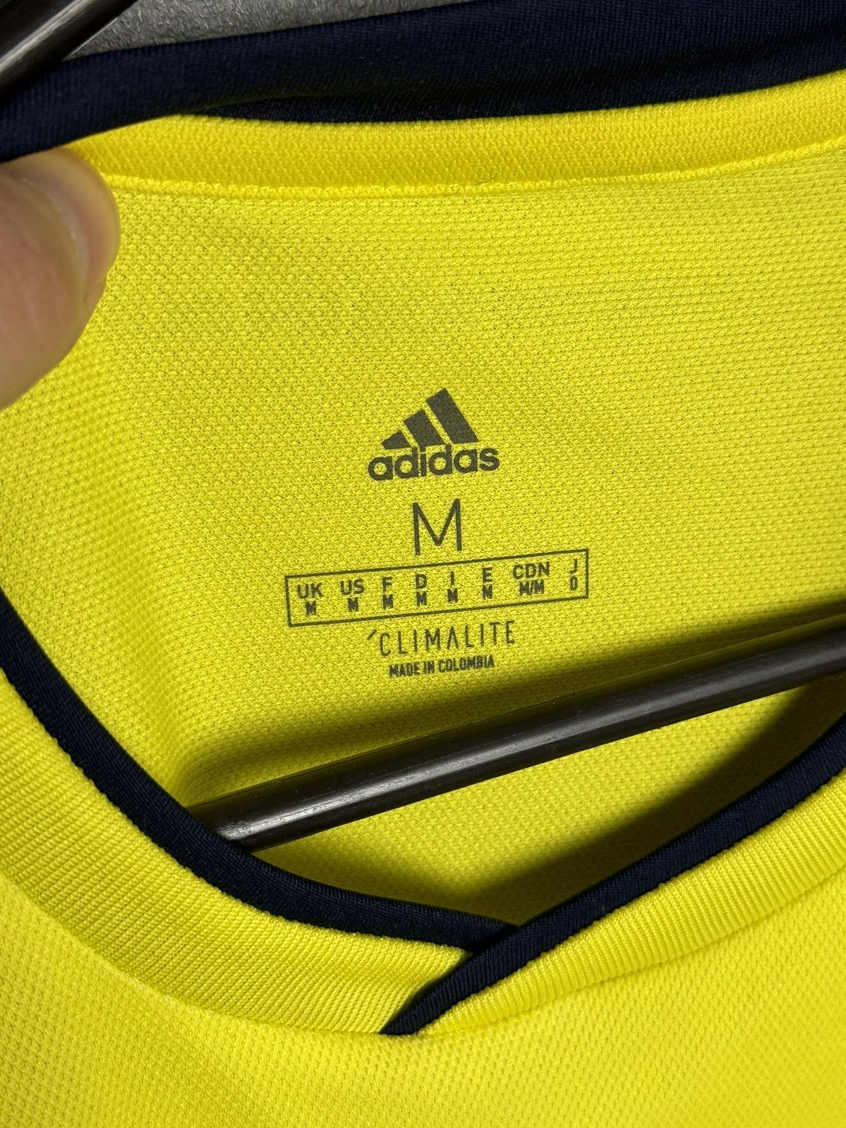 Adidas Colombia National Team 18/19 Home Football Jersey Size US M / EU 48-50 / 2 - 13 Thumbnail