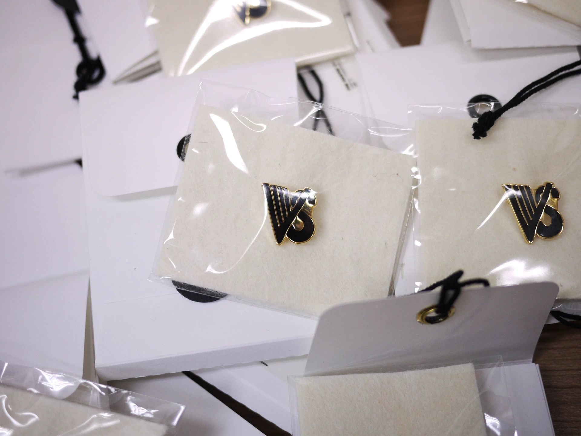Visvim Visvim Pin Badge VS Color F Size F Size ONE SIZE - 4 Thumbnail