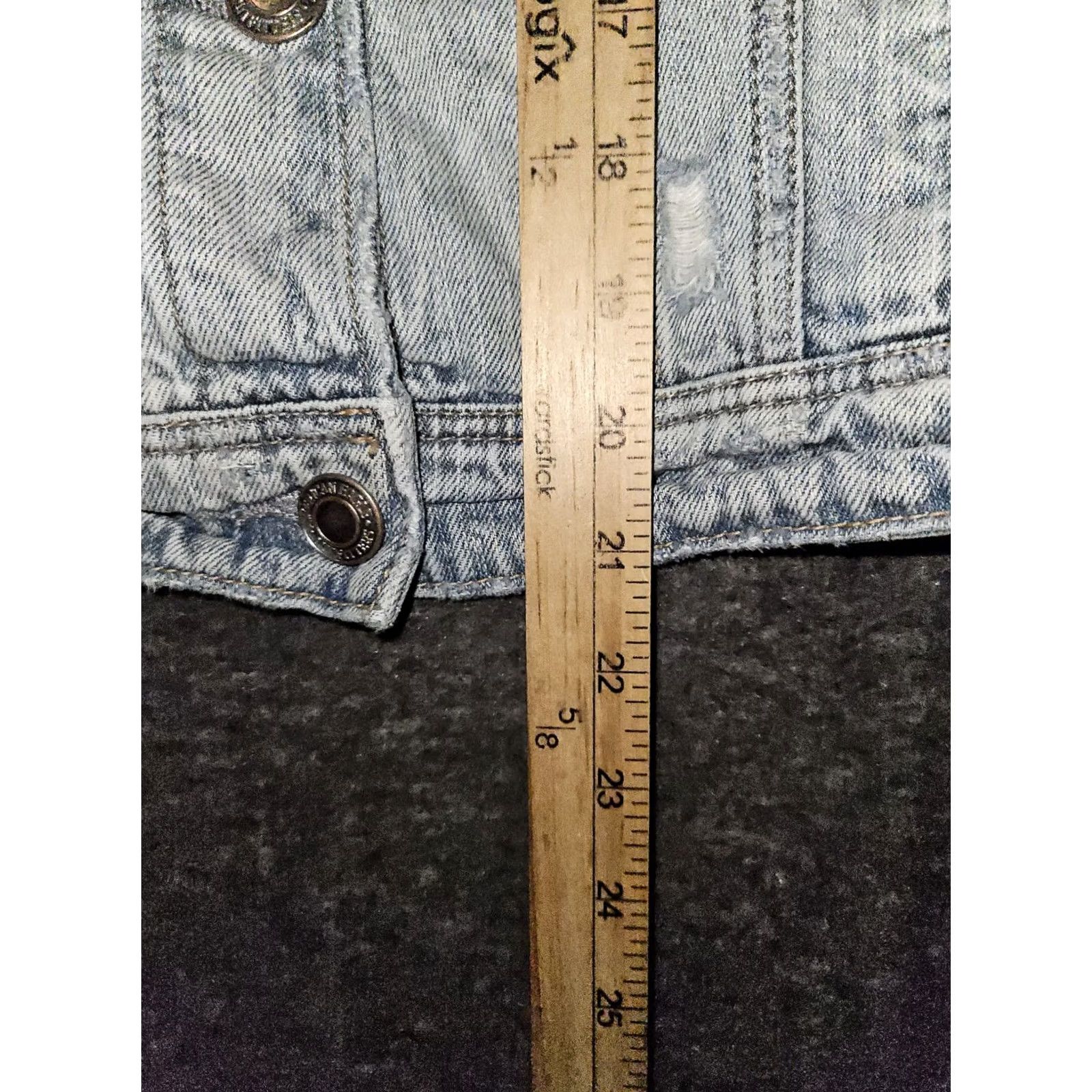 American Eagle Outfitters VINTAGE American Eagle Outfitters Denim Jacket Women Medium Lt. Blue Flap Pockets Distressed 80s 90s City Classic Outdoor Womens Size 32" / US 10 / IT 46 - 4 Thumbnail