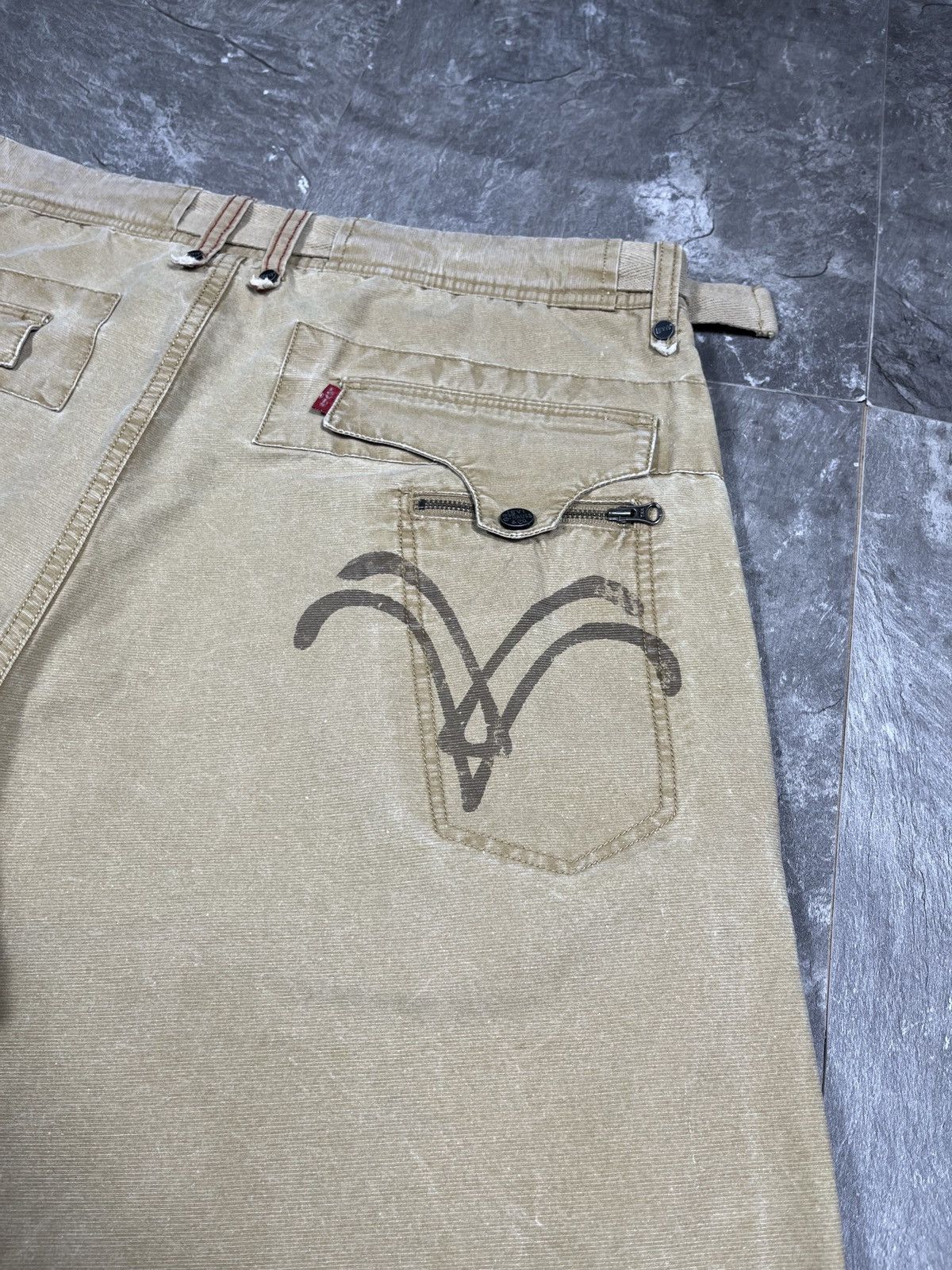 Levi's Levi’s Vintage Rare Beige Cargo Shorts Size 34 Size US 34 / EU 50 - 2 Thumbnail