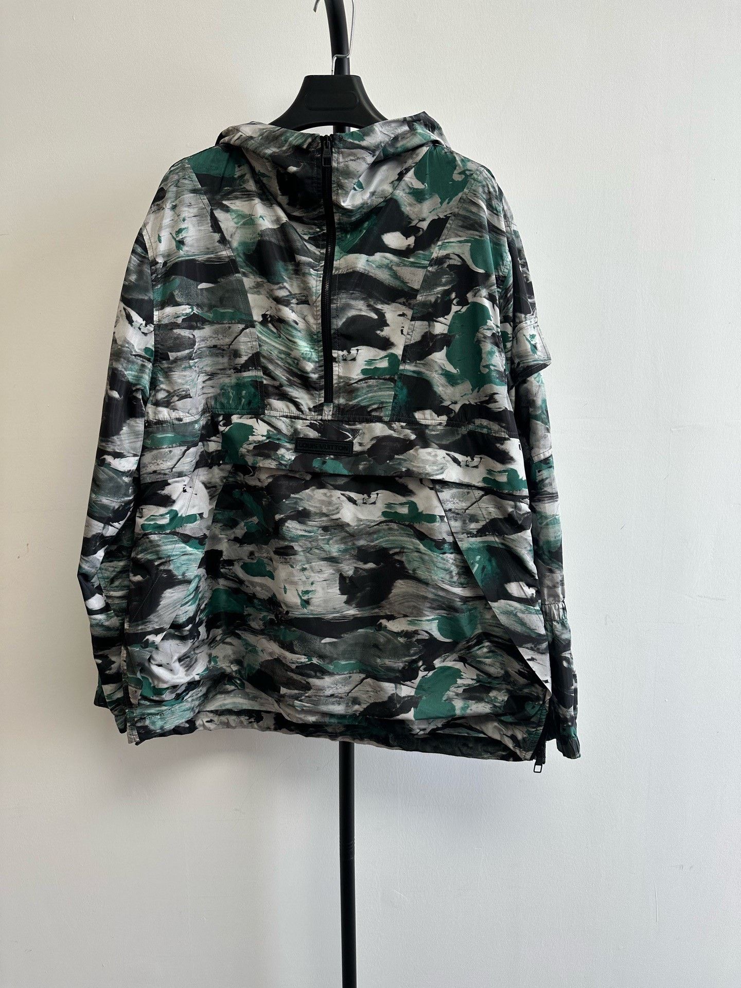 Louis Vuitton Louis Vuitton Camo Light Jacket xl Men Size US XL / EU 56 / 4 - 1 Thumbnail