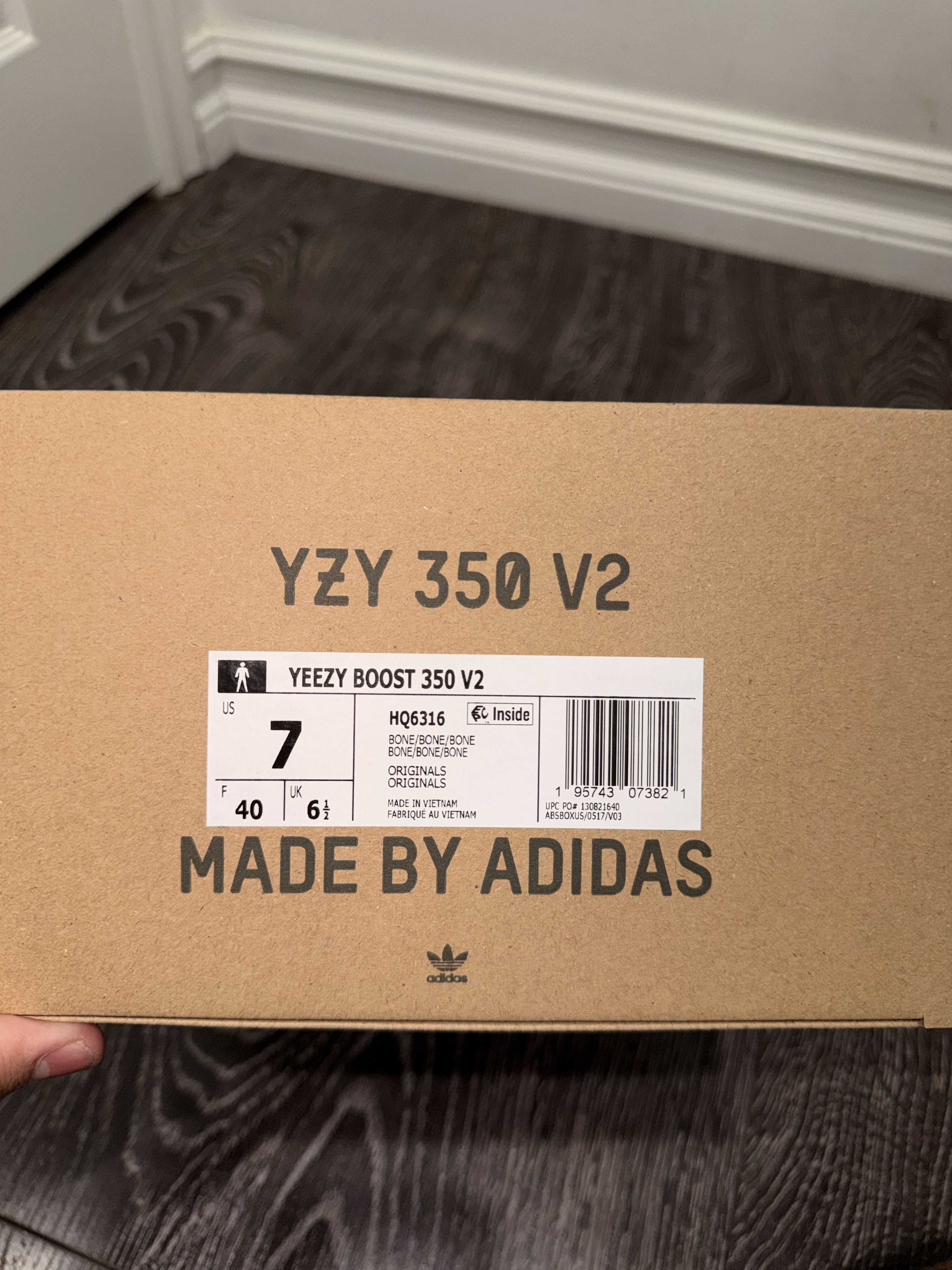 Yeezy yeezy 350 V2 bone Size US 7 / EU 40 - 6 Thumbnail