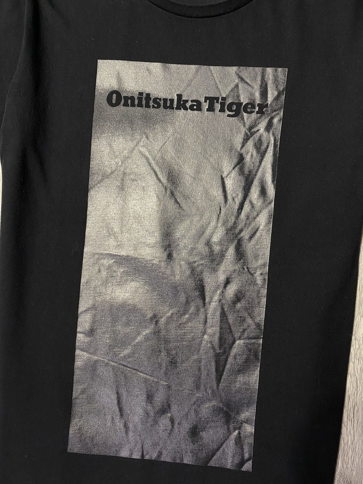 Asics × Japanese Brand × Onitsuka Tiger Rare Onitsuka Tiger Big Logo Black T-Shirt Size US L / EU 52-54 / 3 - 3 Thumbnail
