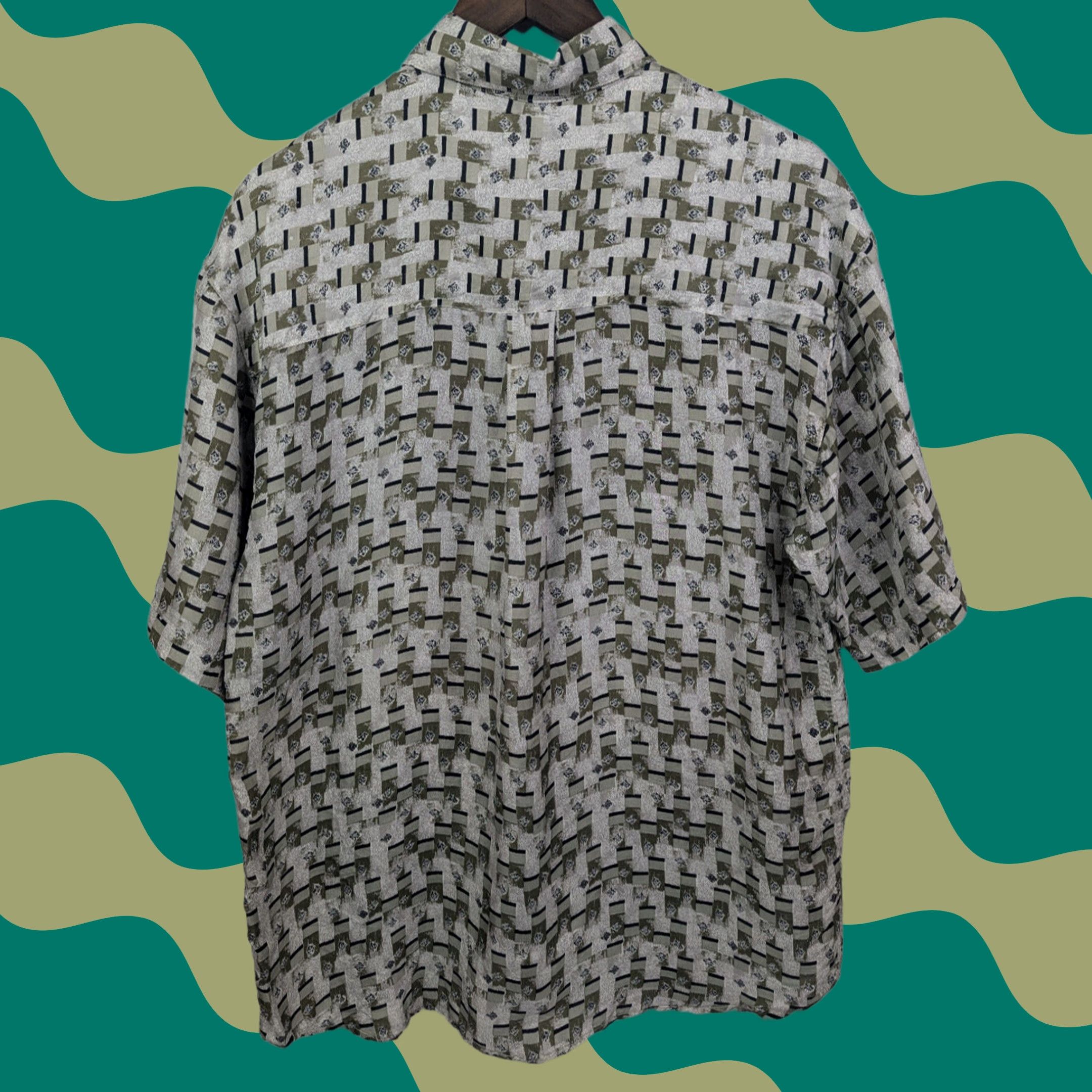 Vintage VINTAGE L'Homme Shirt Mens M Green Geometric 100% Silk Button Lightweight Adult Medium Green Silk Button-Up Short Sleeve Classic Mens Size US M / EU 48-50 / 2 - 1 Thumbnail