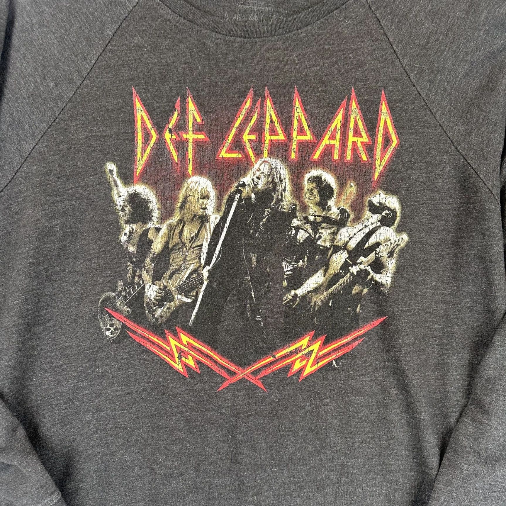 Vintage Def Leppard Sweatshirt Womens Medium Gray Raglan Cropped Graphic Pullover Band Size XL / US 12-14 / IT 48-50 - 3 Thumbnail