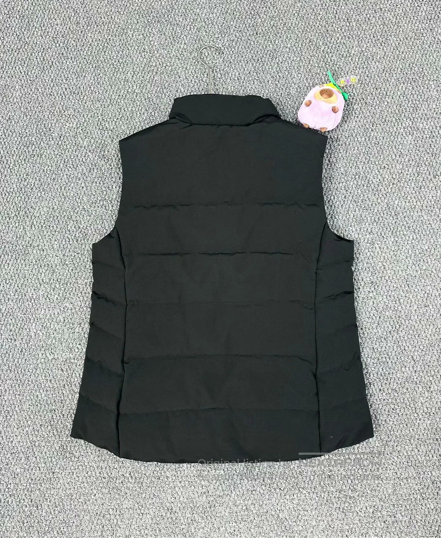 Canada Goose Canada Goose Black down jacket with a logo on the chest| Size US L / EU 52-54 / 3 - 2 Thumbnail