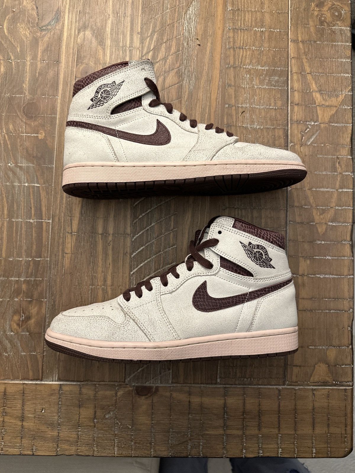 Jordan 1 retro high og light bone deals