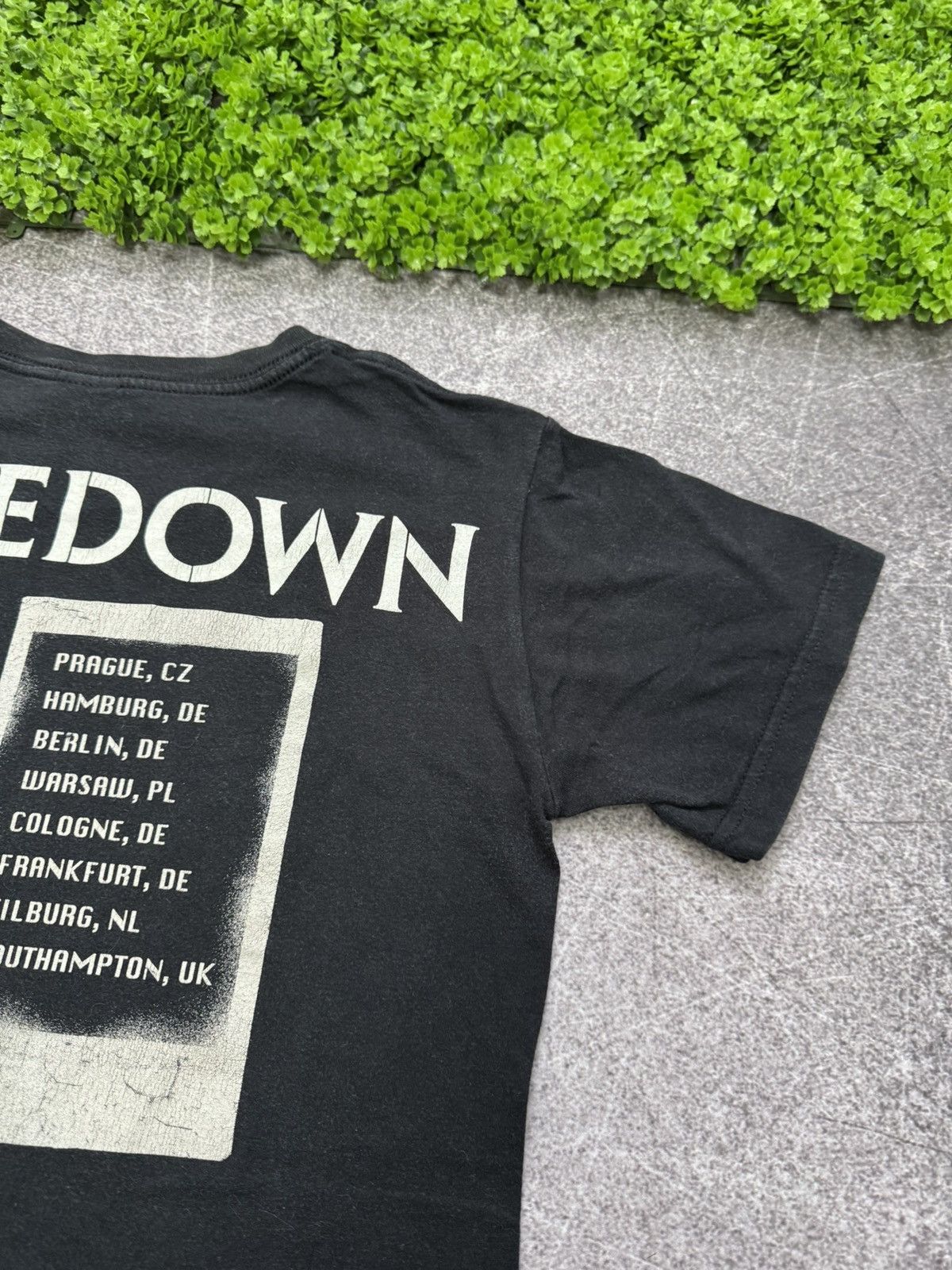 Band Tees Crazy Vintage Shinedown Rock Band Tour Faded Black Tee Size US S / EU 44-46 / 1 - 13 Thumbnail